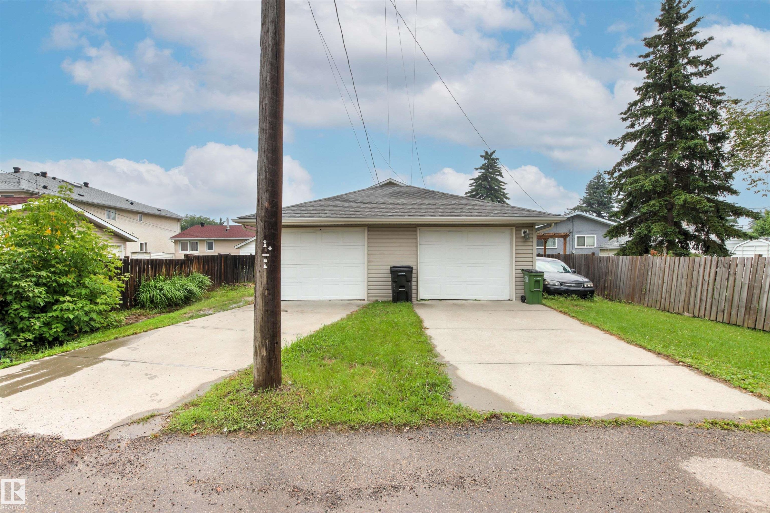 Single car garage for each side of the duplex - 10634 155 Street Nw, Edmonton, AB - Outdoor