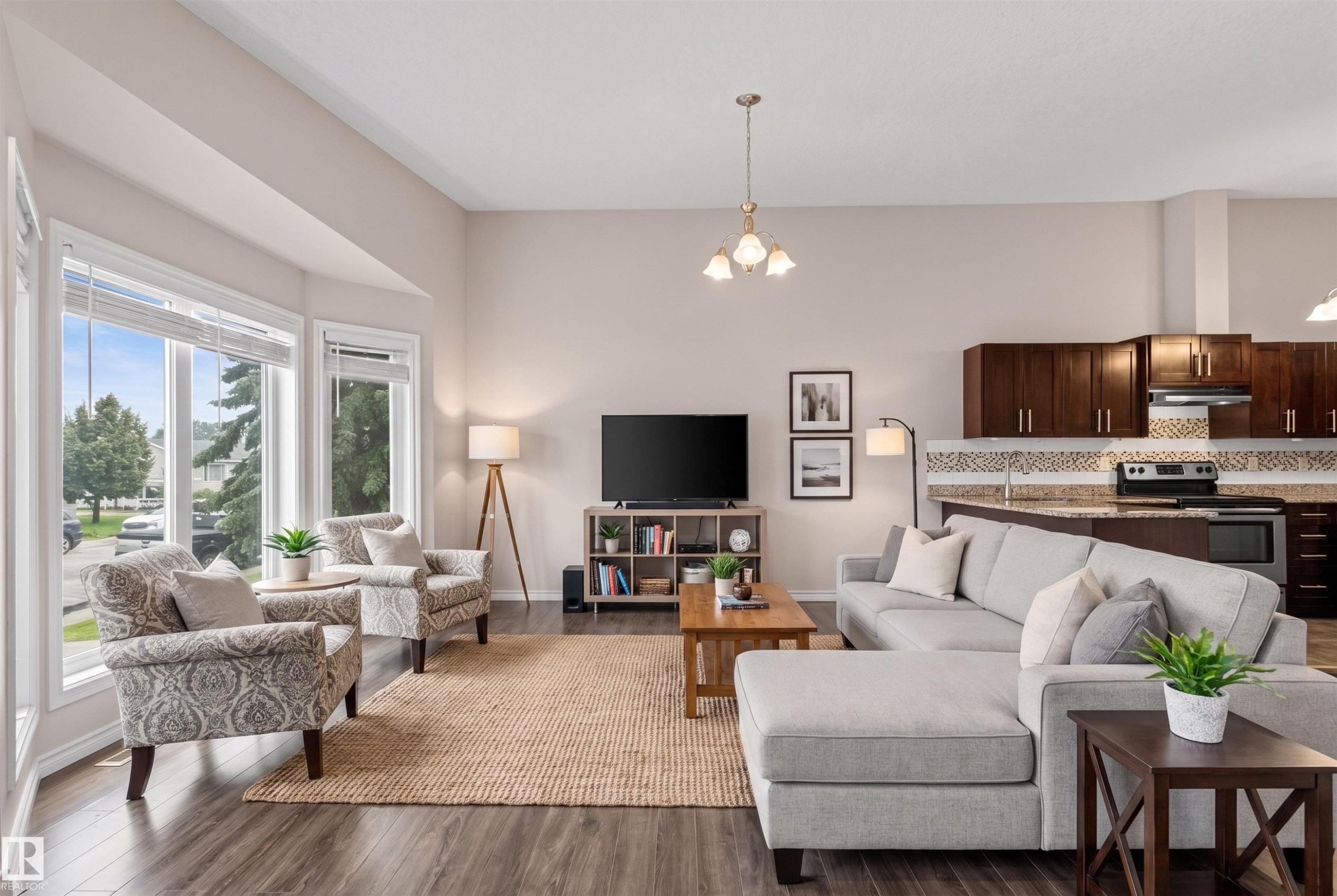 10634 155 Street Nw, Edmonton, AB - Indoor Photo Showing Living Room