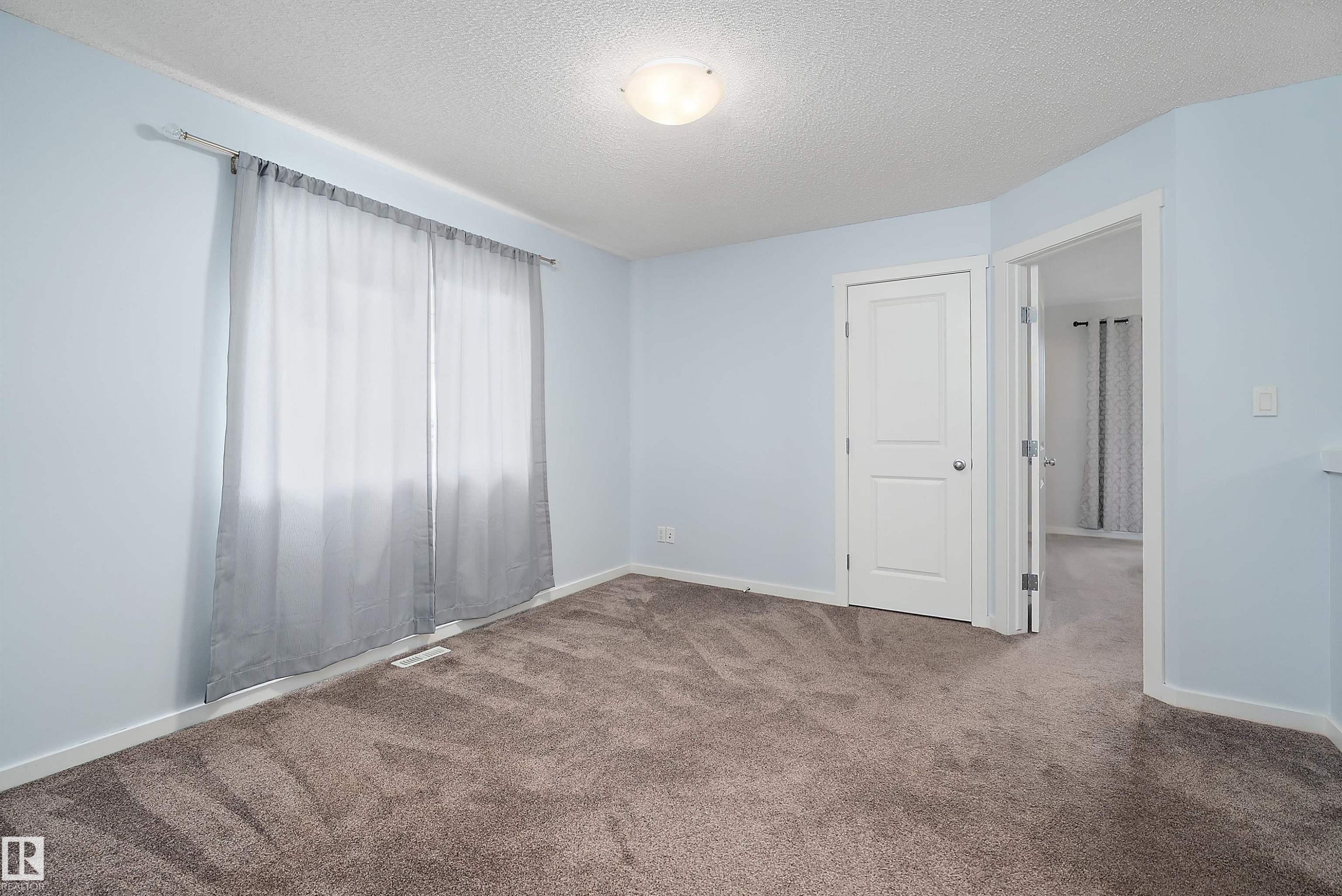 28 Rolston Close, Leduc, AB - Indoor Photo Showing Other Room