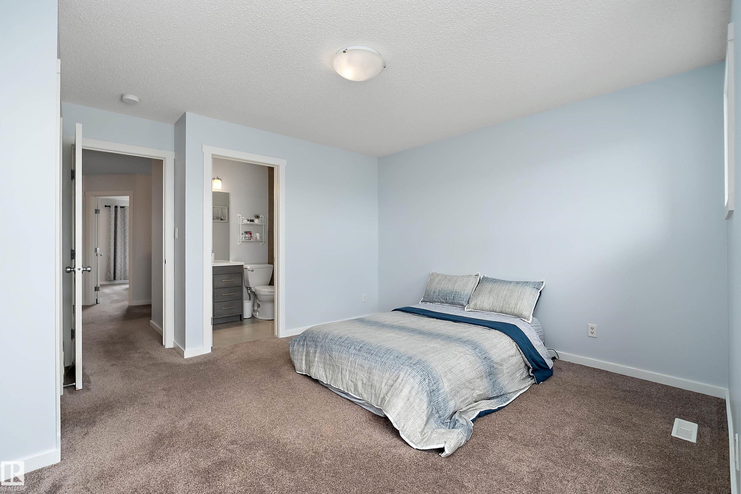 28 Rolston Close, Leduc, AB - Indoor Photo Showing Bedroom