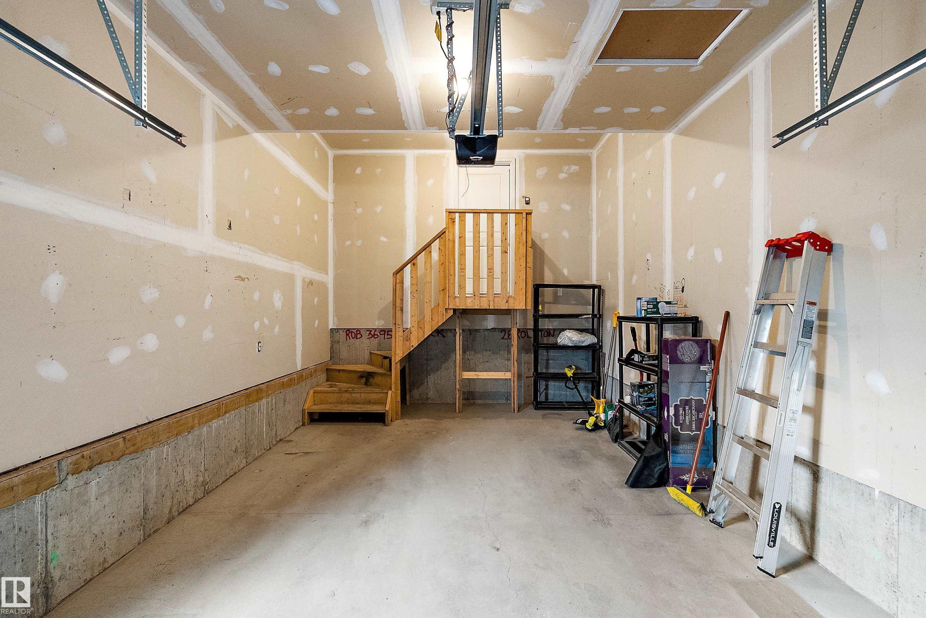28 Rolston Close, Leduc, AB - Indoor