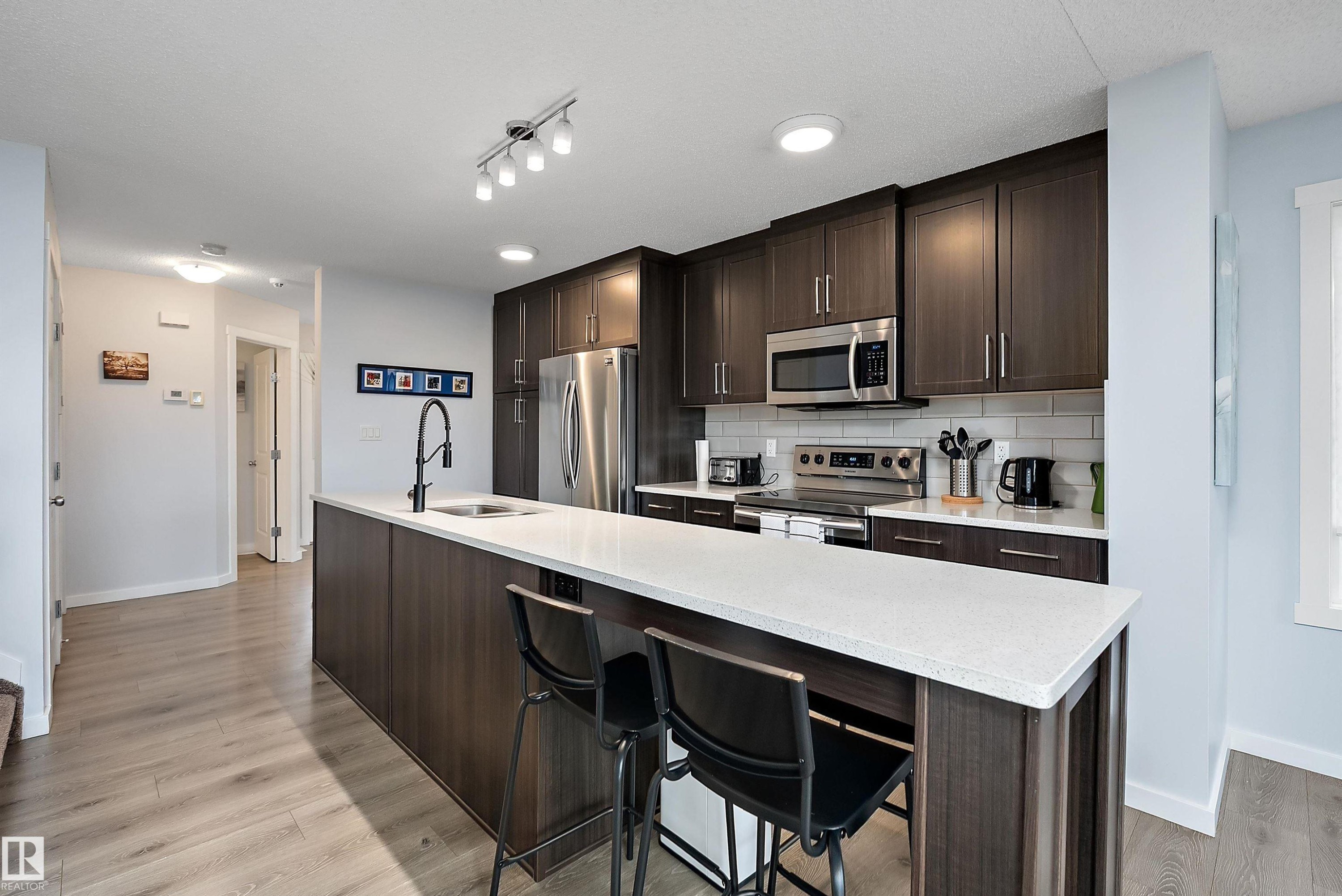28 Rolston Close, Leduc, AB - Indoor Photo Showing Kitchen With Upgraded Kitchen