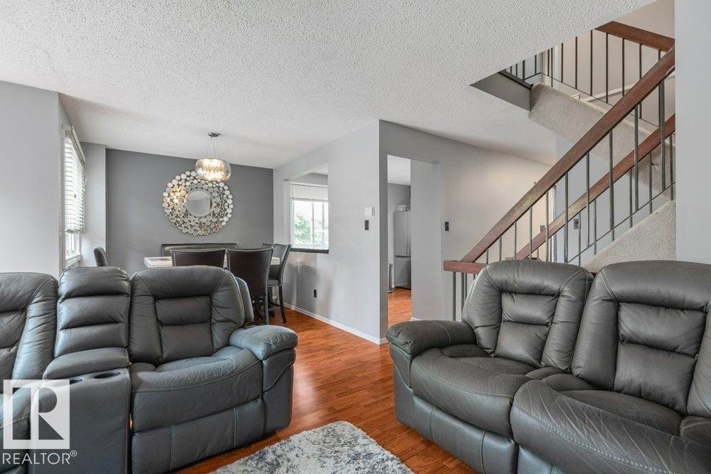 6010 173 Street Nw, Edmonton, AB - Indoor Photo Showing Living Room