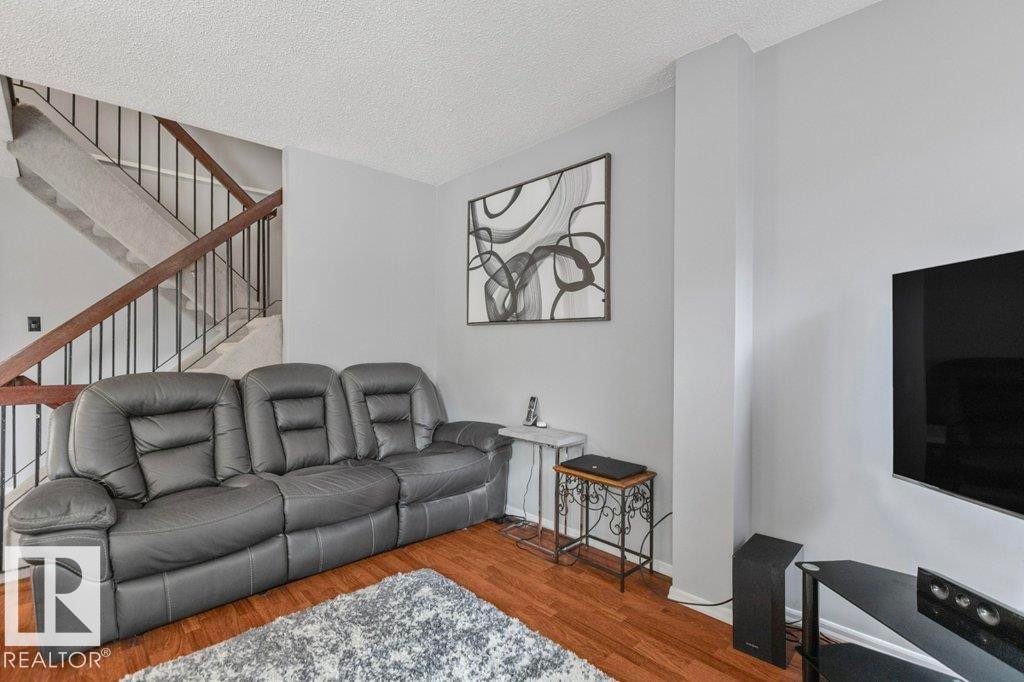 6010 173 Street Nw, Edmonton, AB - Indoor Photo Showing Living Room