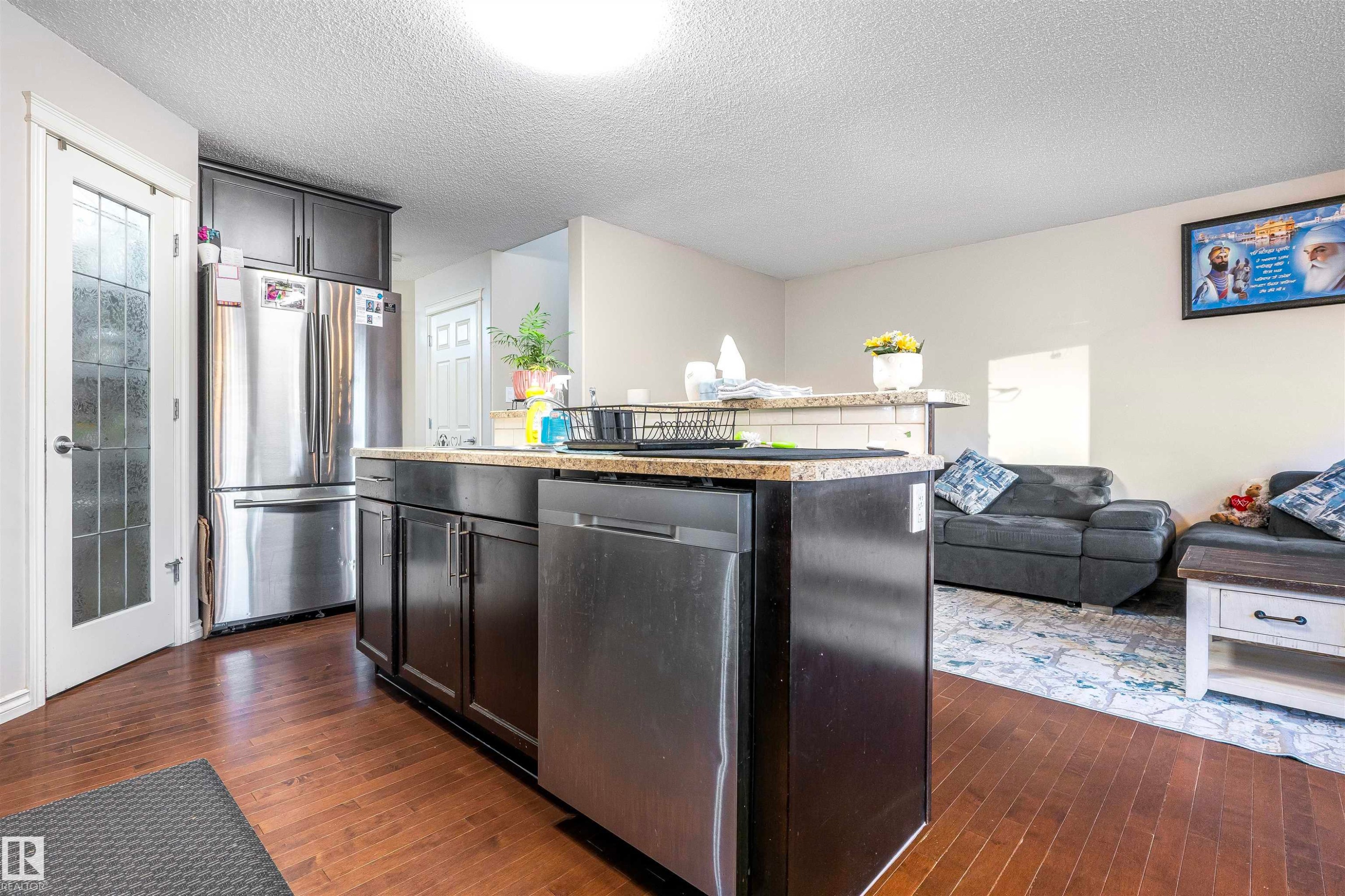 2627 29 Street Nw, Edmonton, AB - Indoor Photo Showing Kitchen With Stainless Steel Kitchen