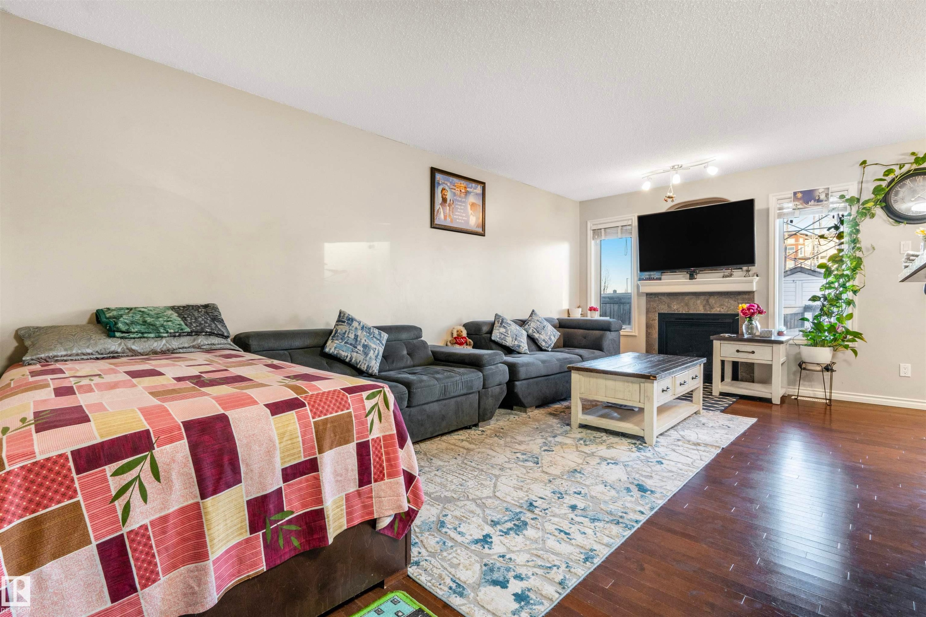 2627 29 Street Nw, Edmonton, AB - Indoor With Fireplace