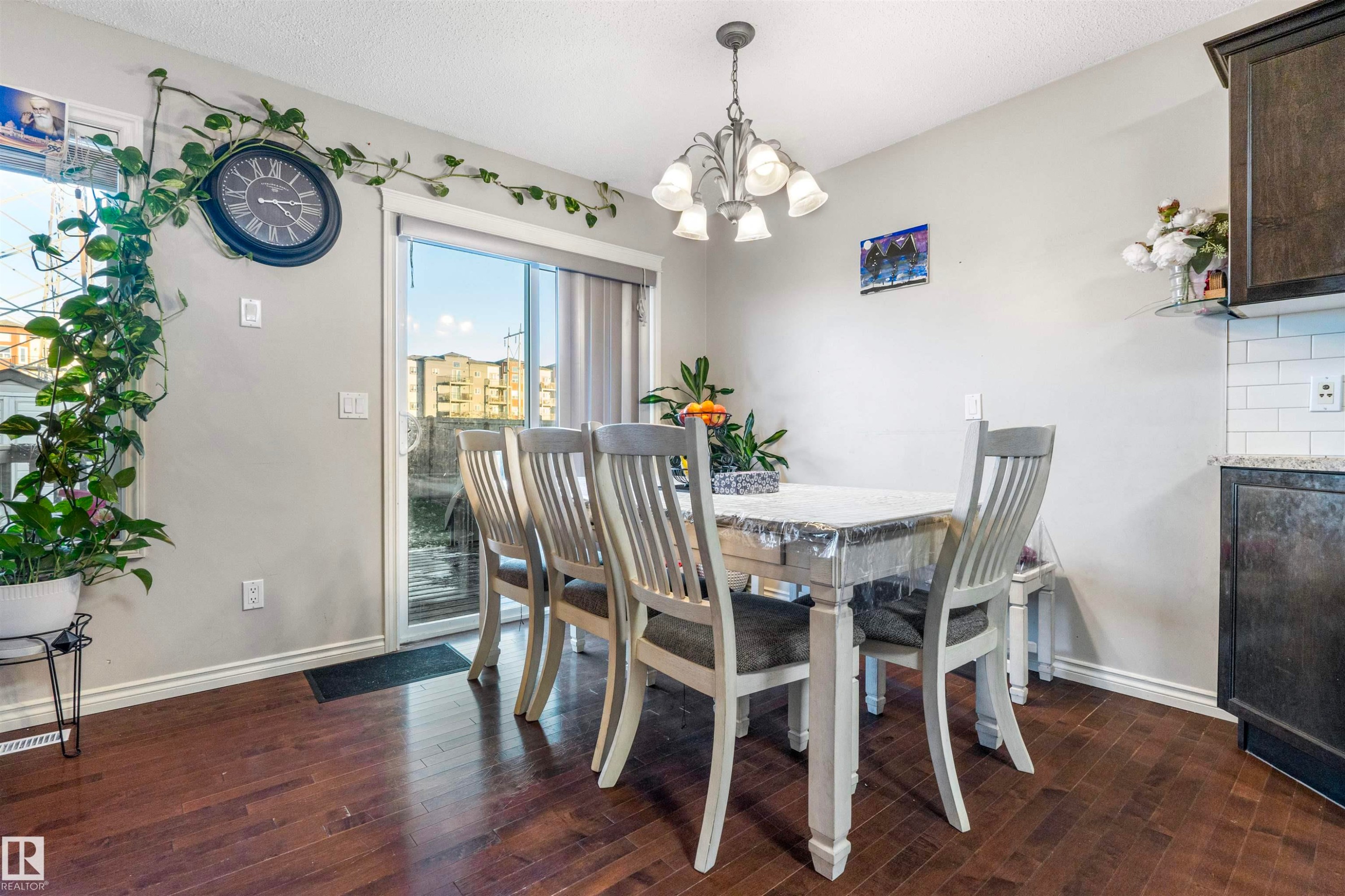 2627 29 Street Nw, Edmonton, AB - Indoor Photo Showing Dining Room
