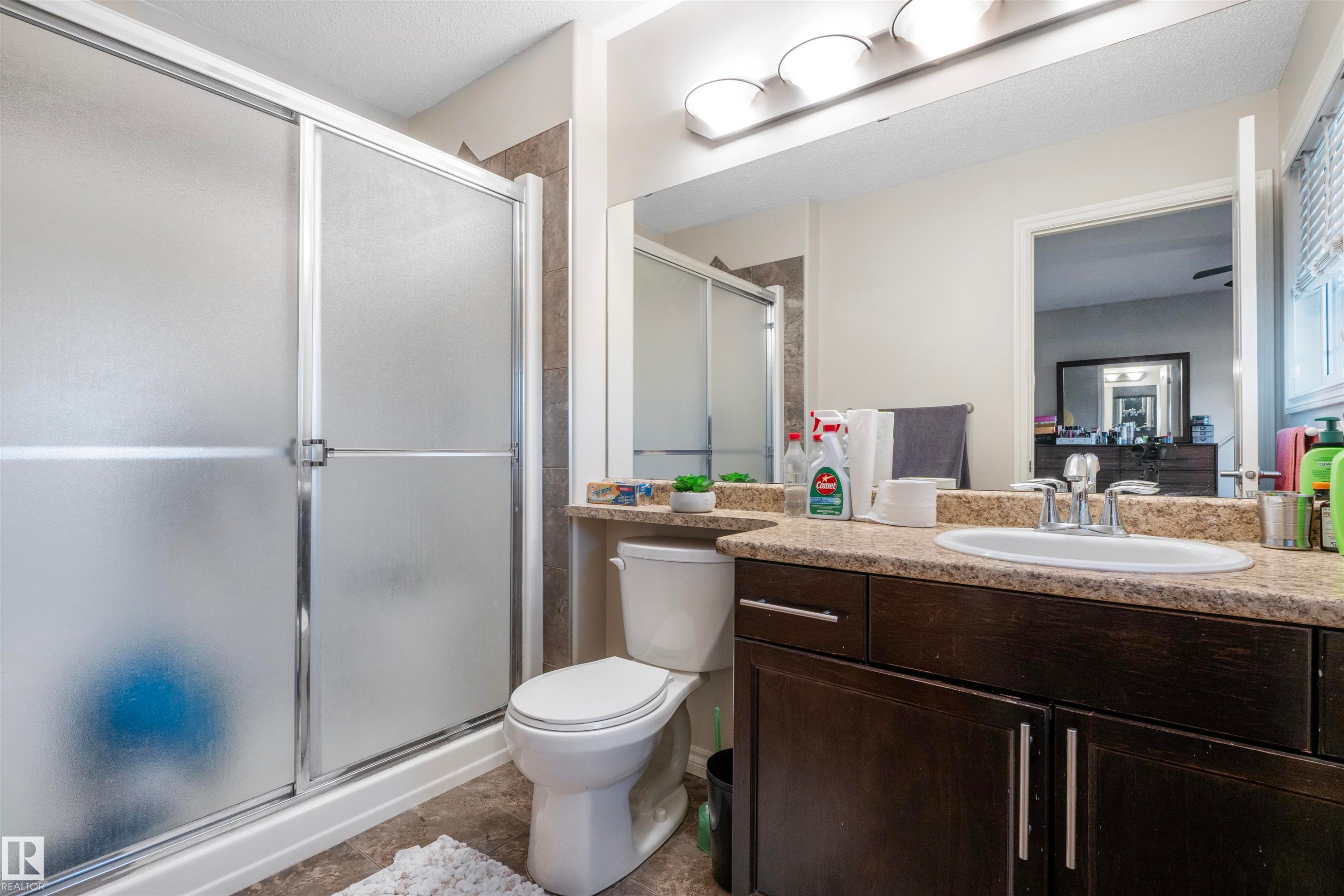 2627 29 Street Nw, Edmonton, AB - Indoor Photo Showing Bathroom