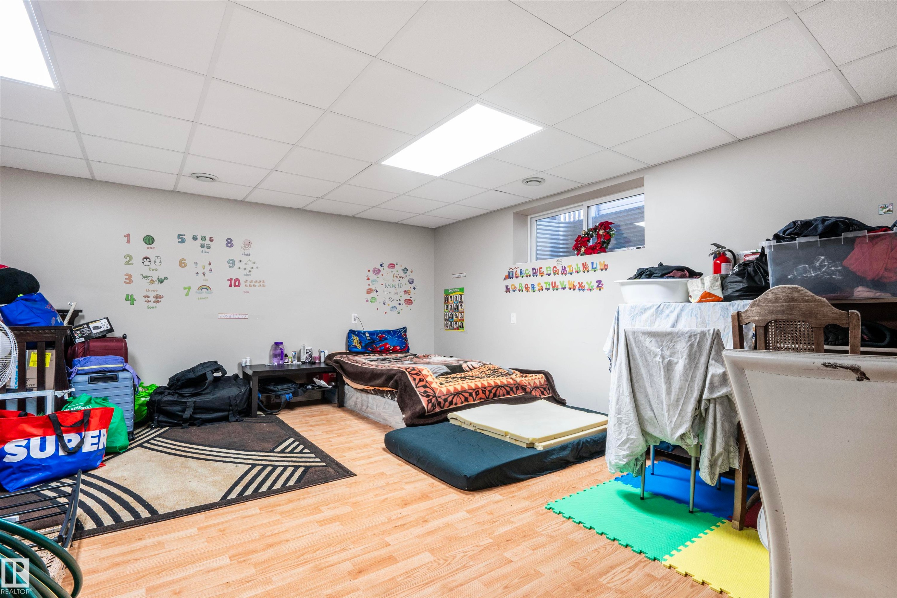 2627 29 Street Nw, Edmonton, AB - Indoor