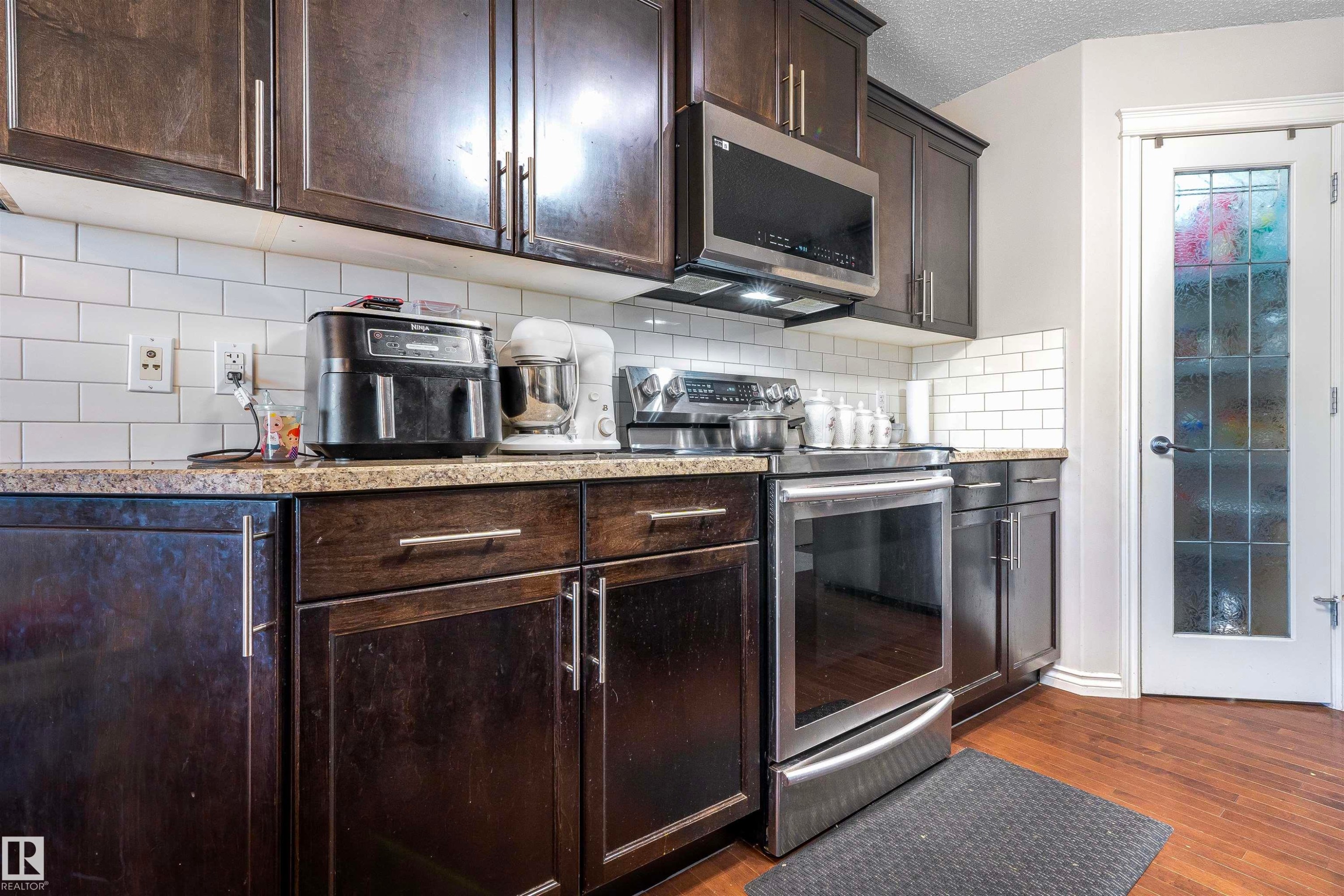 2627 29 Street Nw, Edmonton, AB - Indoor Photo Showing Kitchen