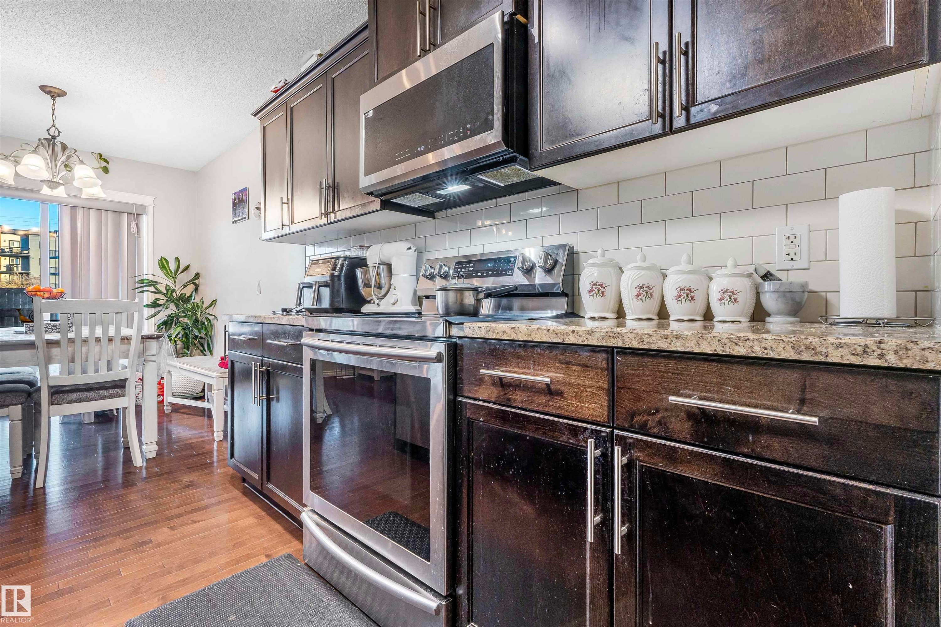 2627 29 Street Nw, Edmonton, AB - Indoor Photo Showing Kitchen
