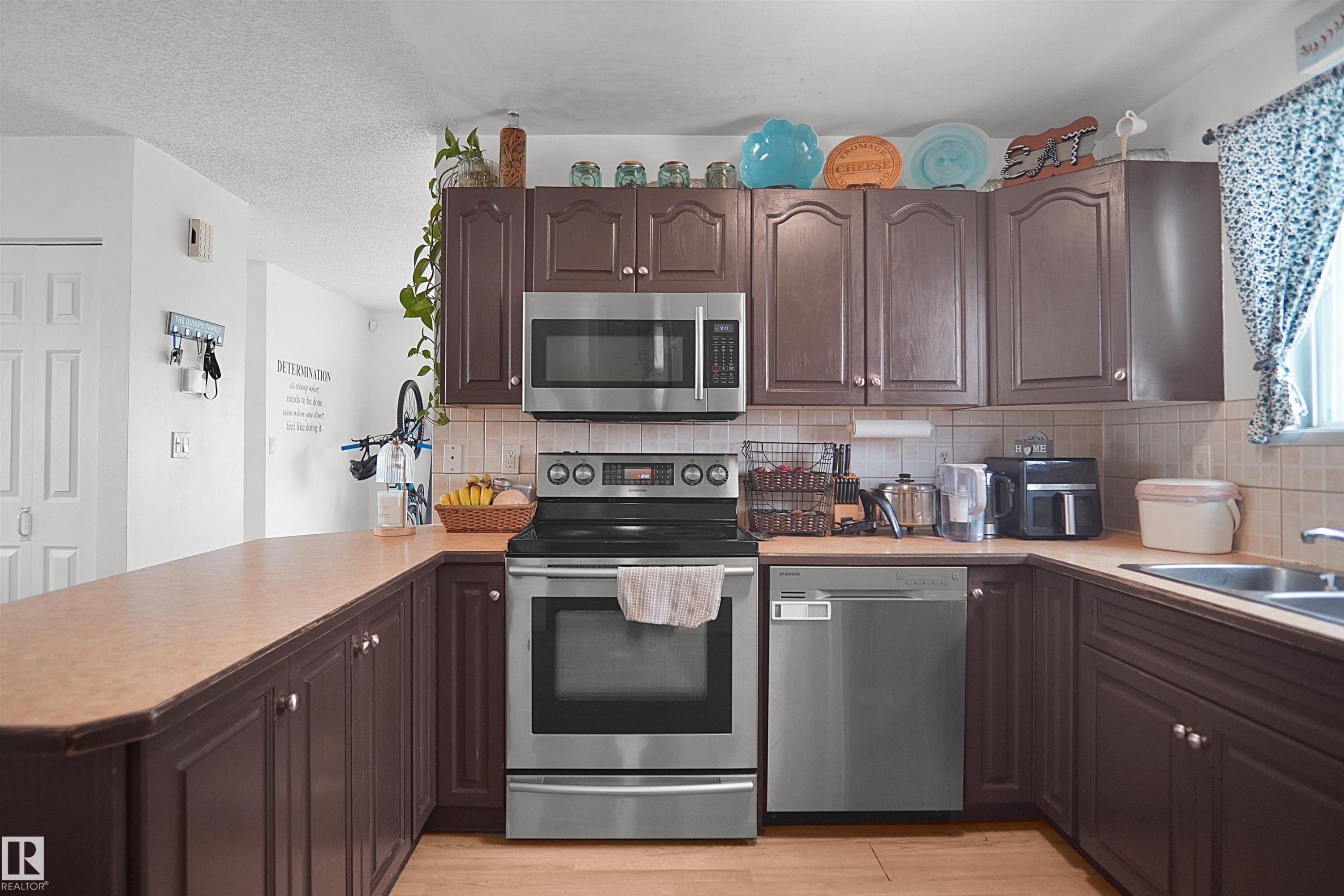 18322 71A Avenue Nw, Edmonton, AB - Indoor Photo Showing Kitchen With Double Sink