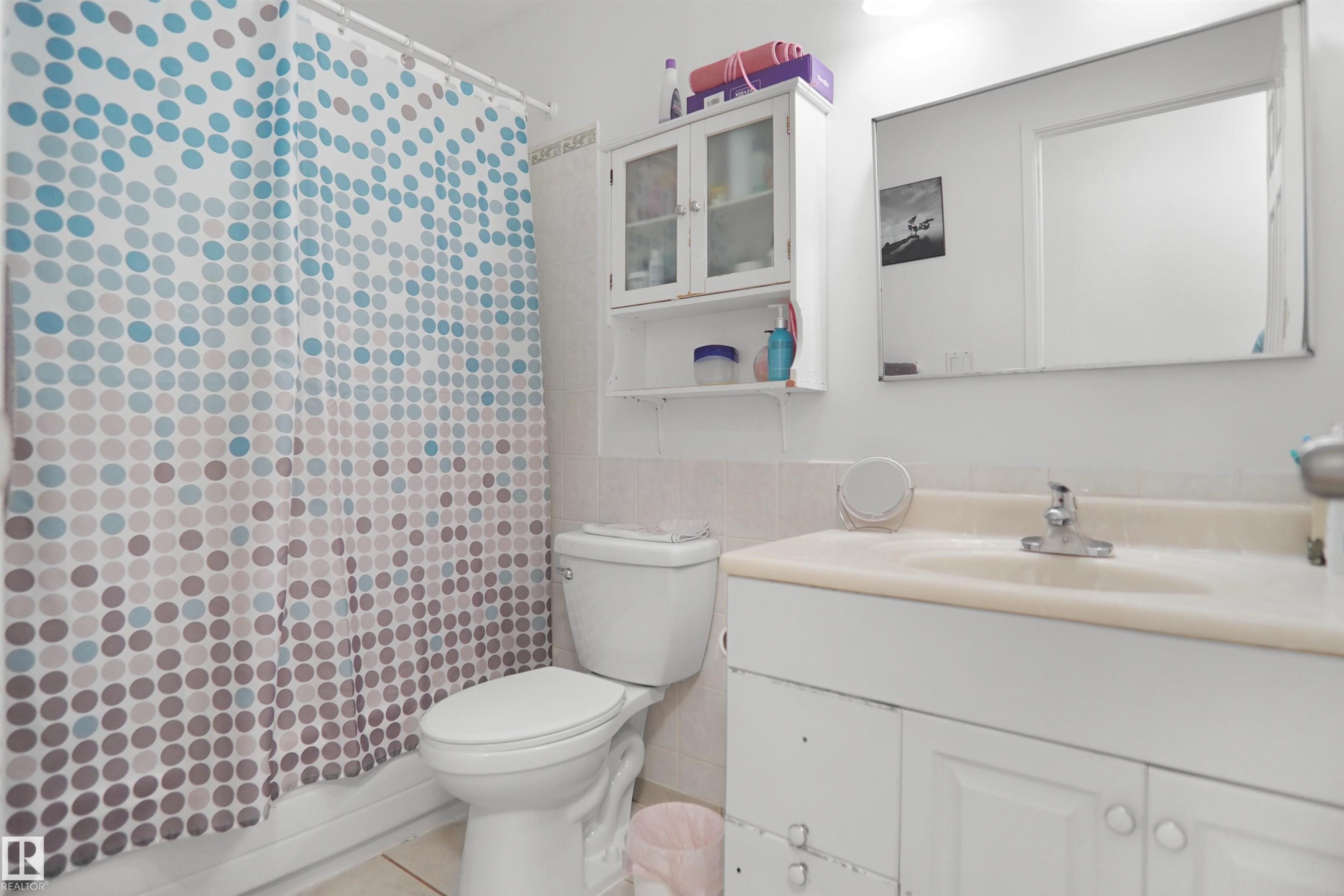 18322 71A Avenue Nw, Edmonton, AB - Indoor Photo Showing Bathroom