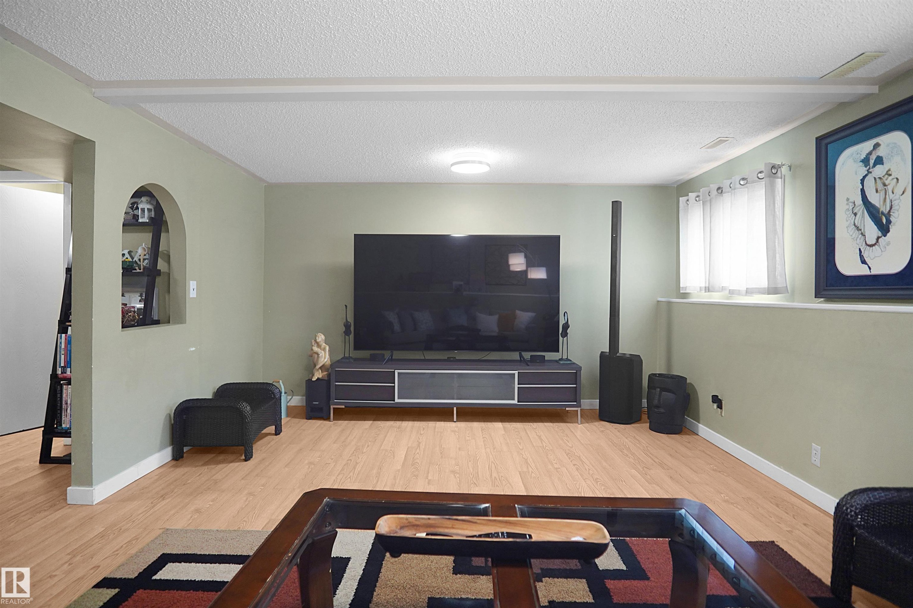 18322 71A Avenue Nw, Edmonton, AB - Indoor Photo Showing Living Room
