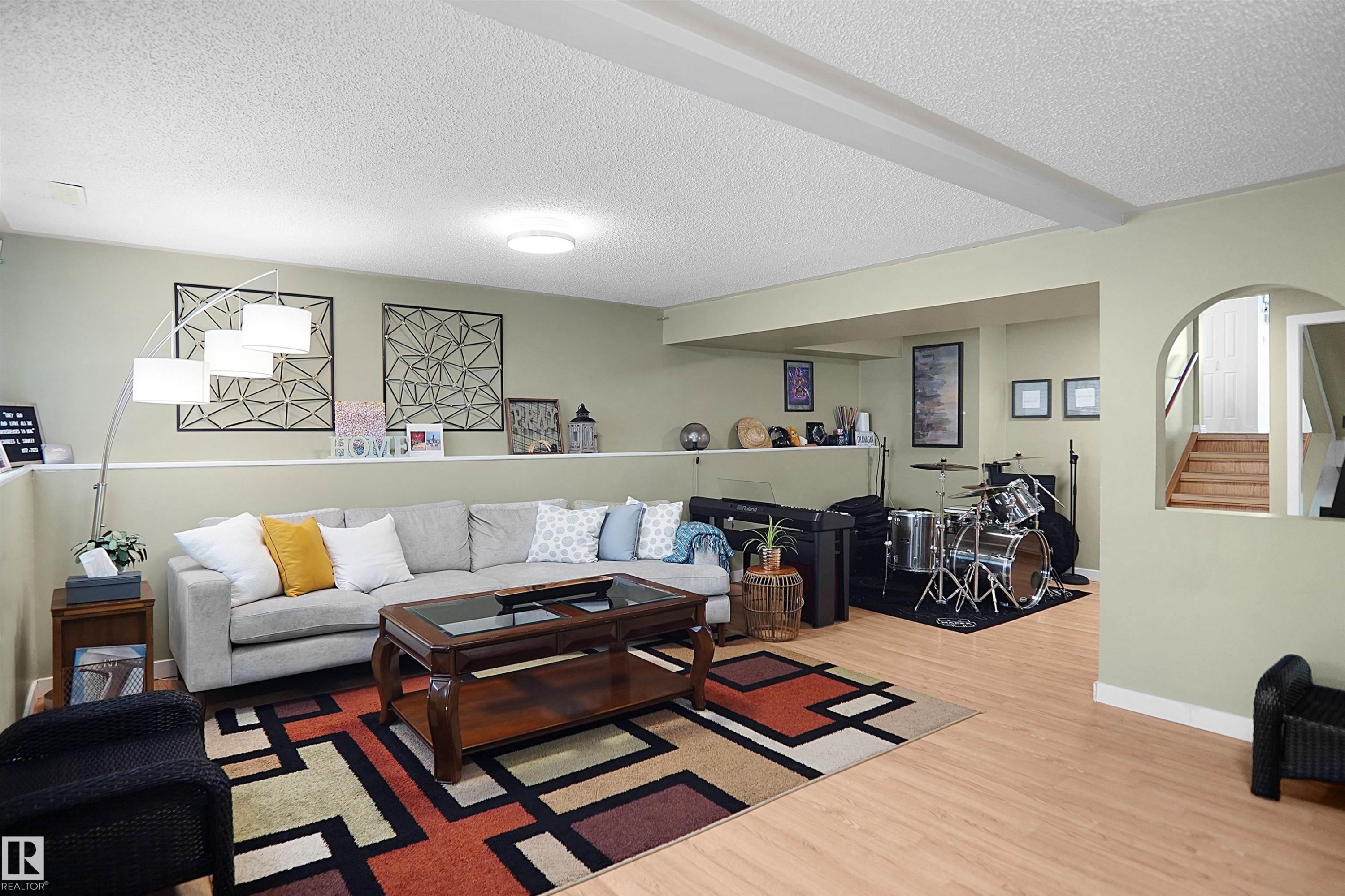 18322 71A Avenue Nw, Edmonton, AB - Indoor Photo Showing Living Room