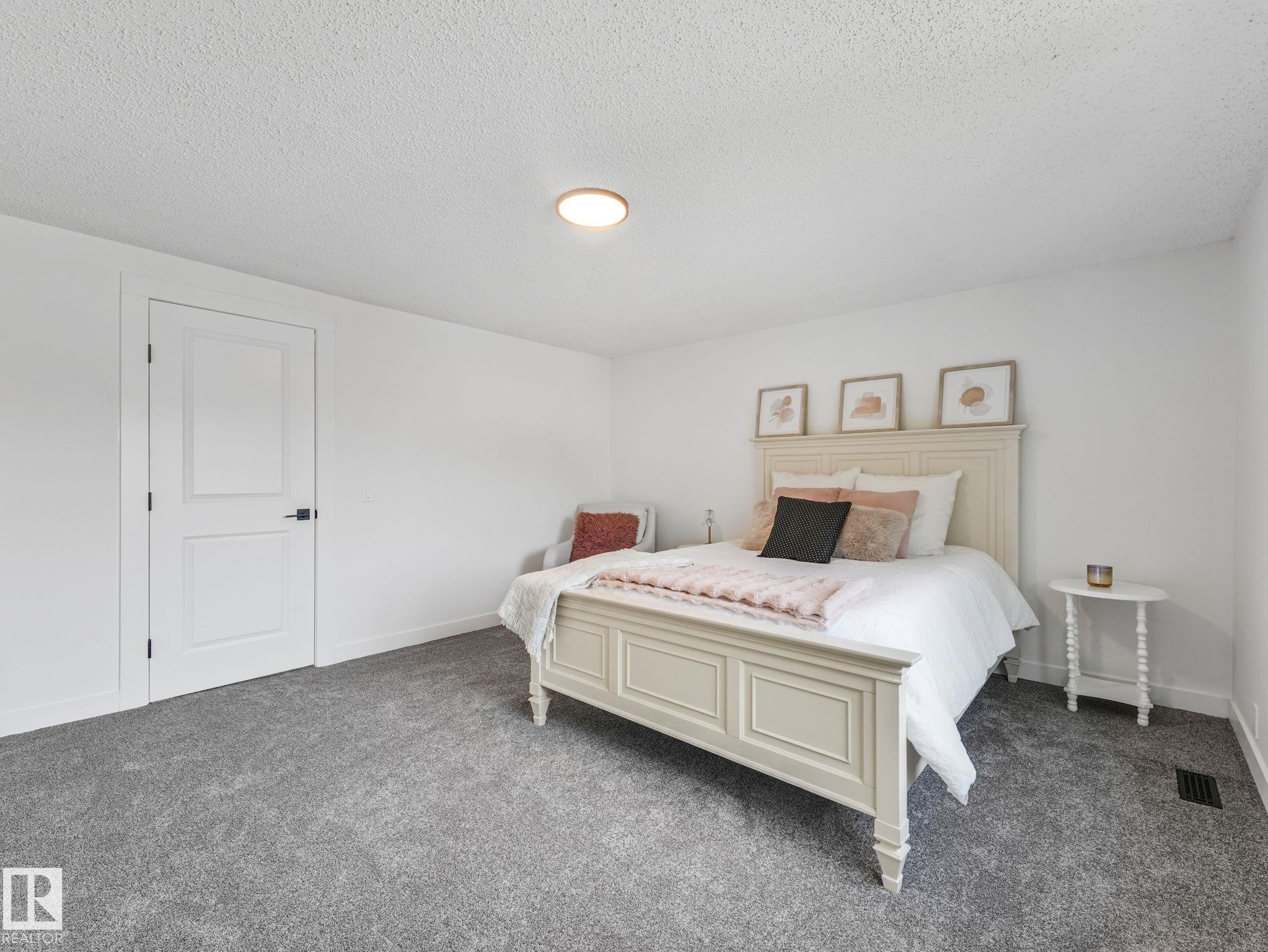 #10 13833 30 St Nw, Edmonton, AB - Indoor Photo Showing Bedroom