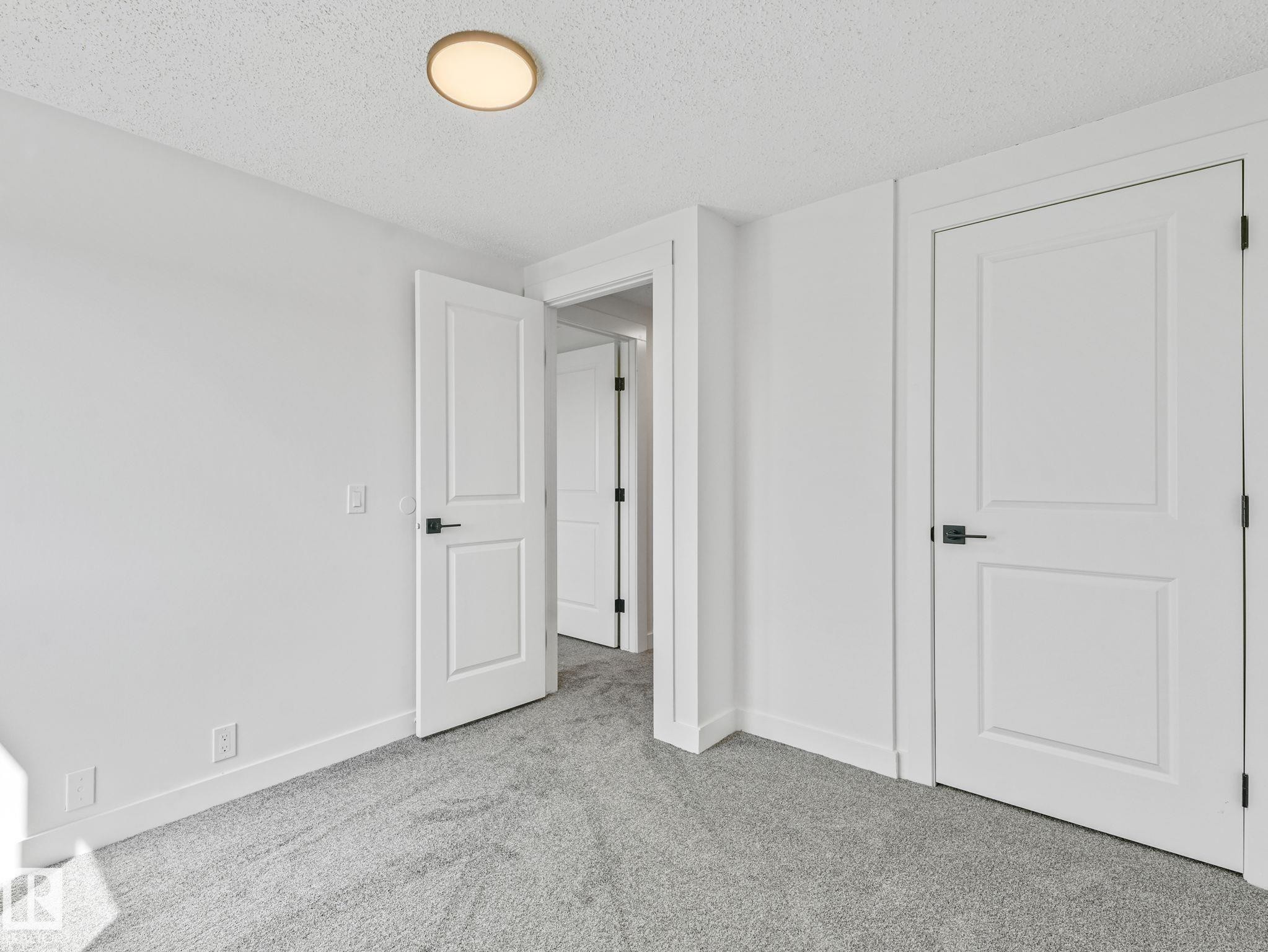 #10 13833 30 St Nw, Edmonton, AB - Indoor Photo Showing Other Room