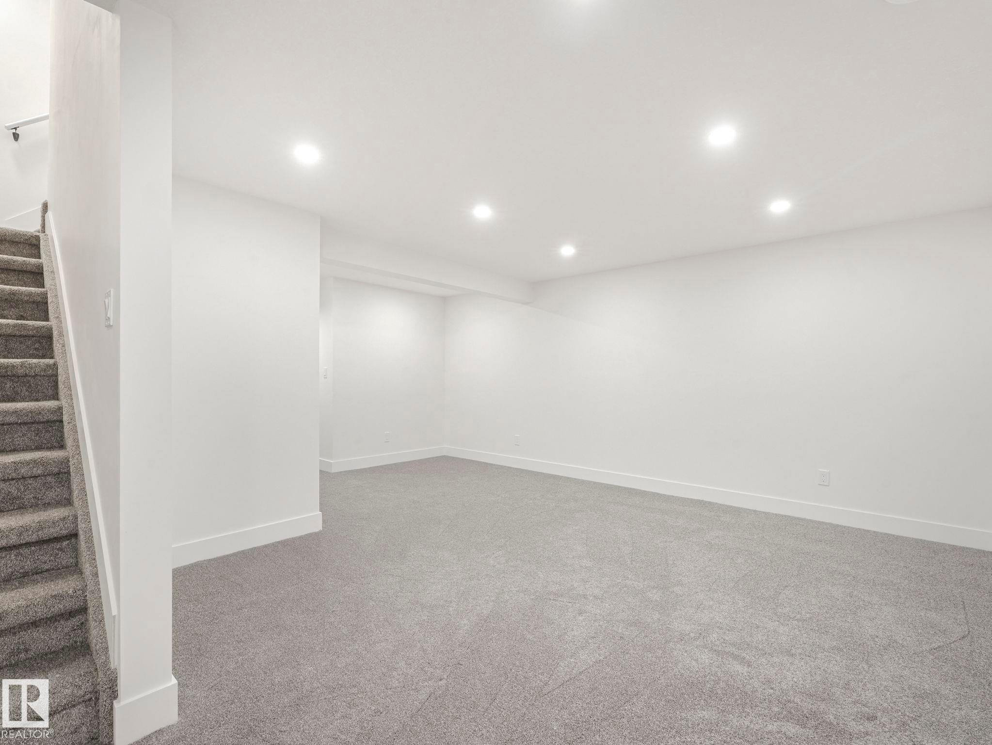 #10 13833 30 St Nw, Edmonton, AB - Indoor Photo Showing Other Room