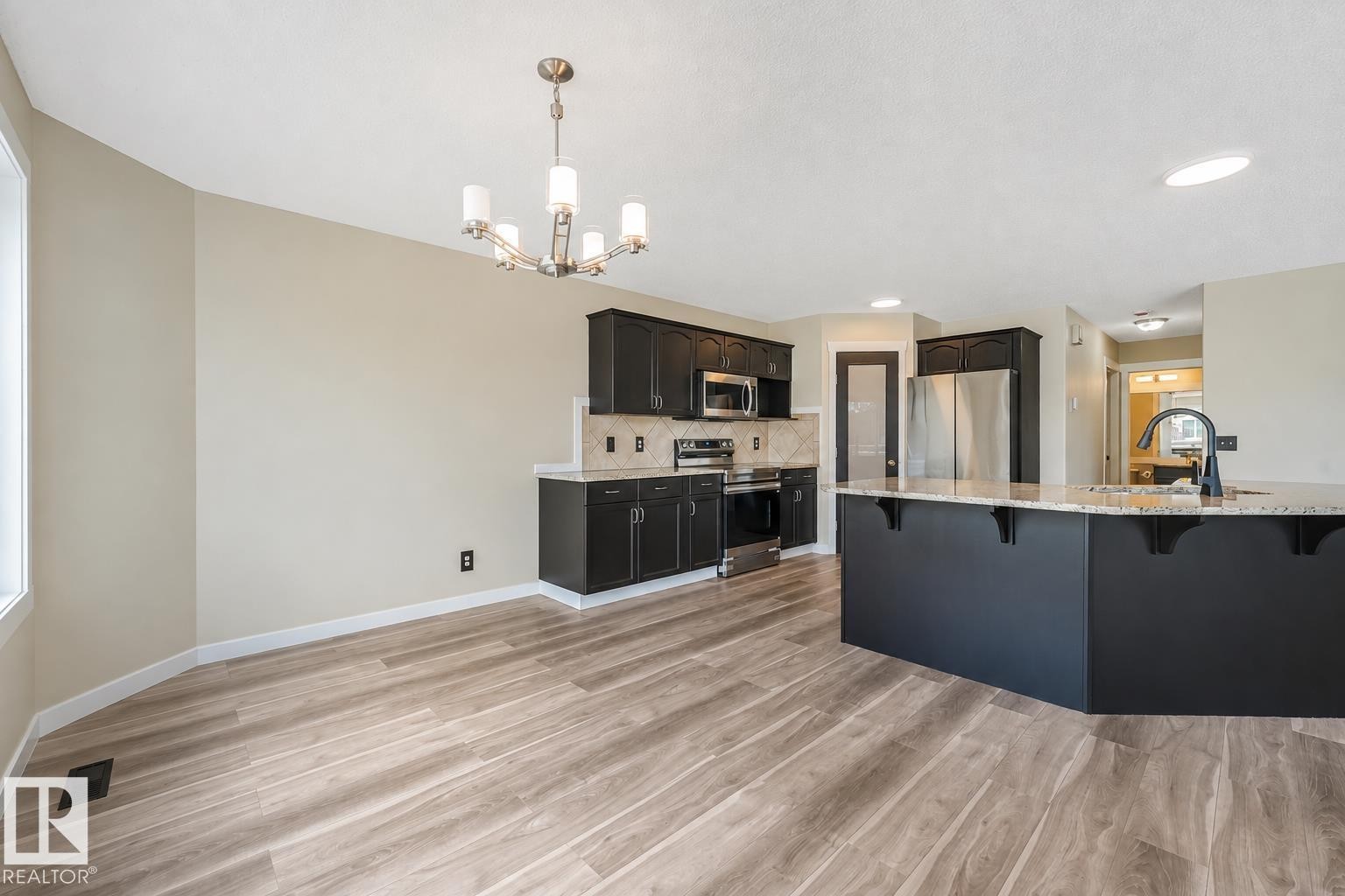 16523 89 Street Nw, Edmonton, AB - Indoor Photo Showing Kitchen With Upgraded Kitchen