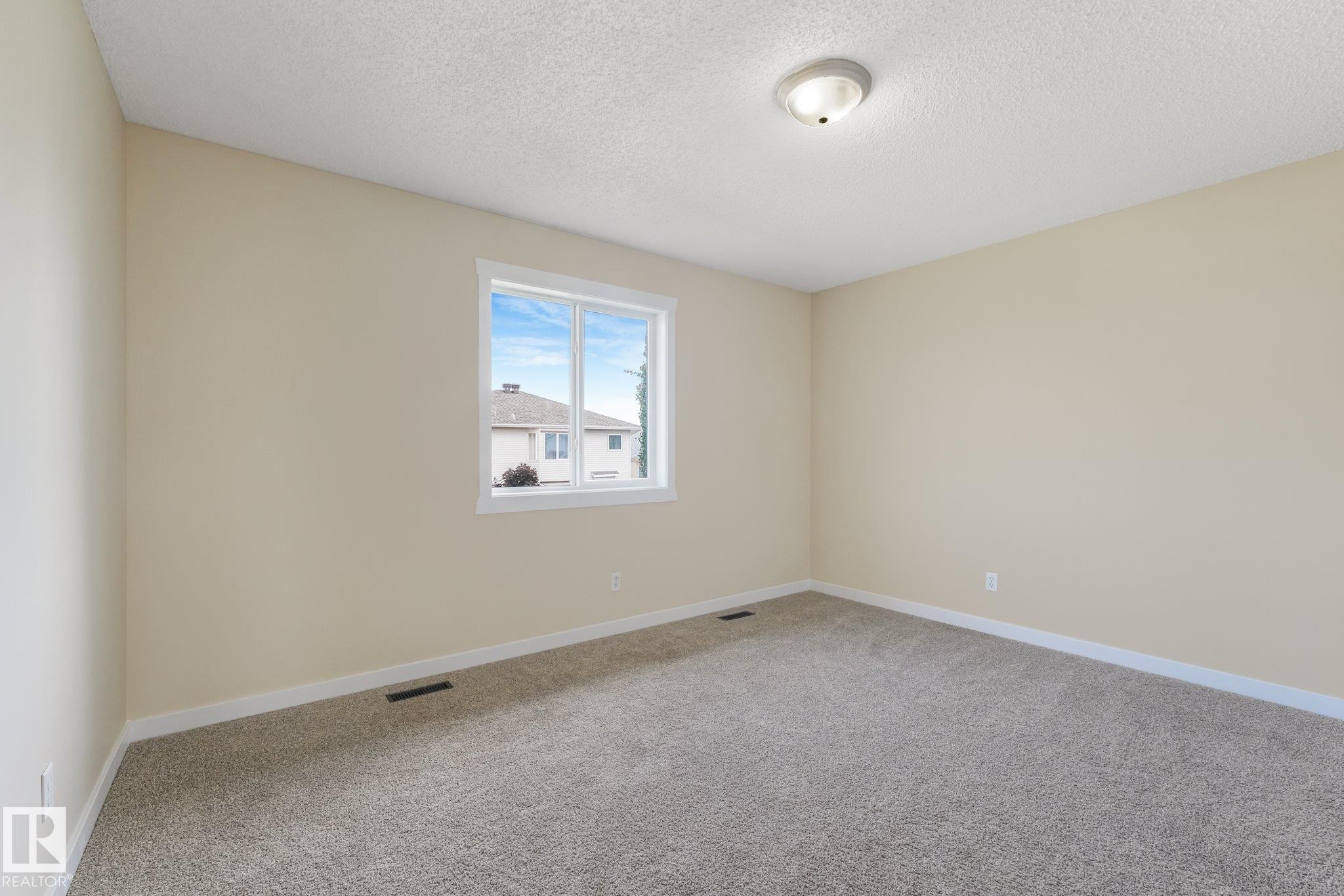 16523 89 Street Nw, Edmonton, AB - Indoor Photo Showing Other Room