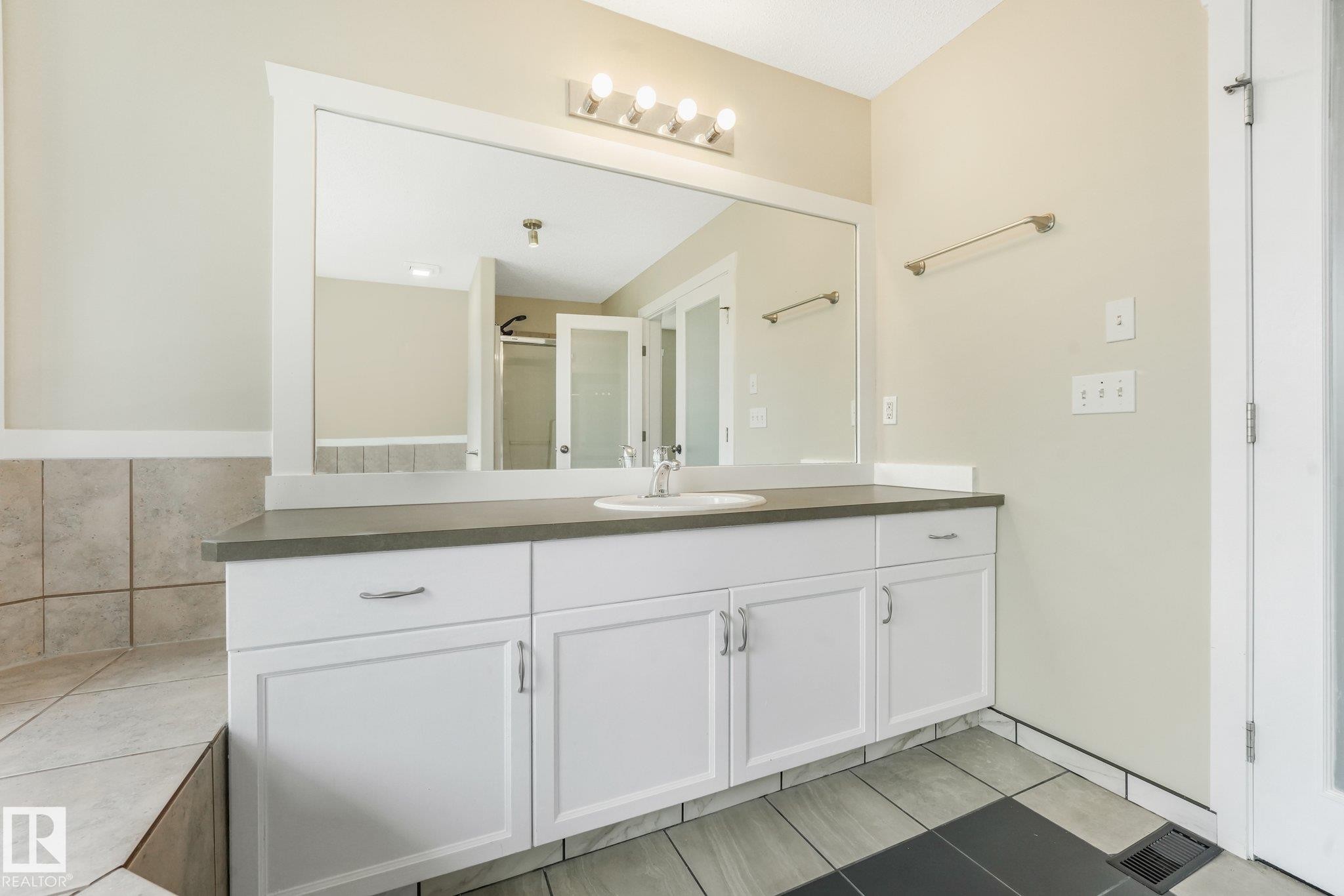 16523 89 Street Nw, Edmonton, AB - Indoor Photo Showing Bathroom