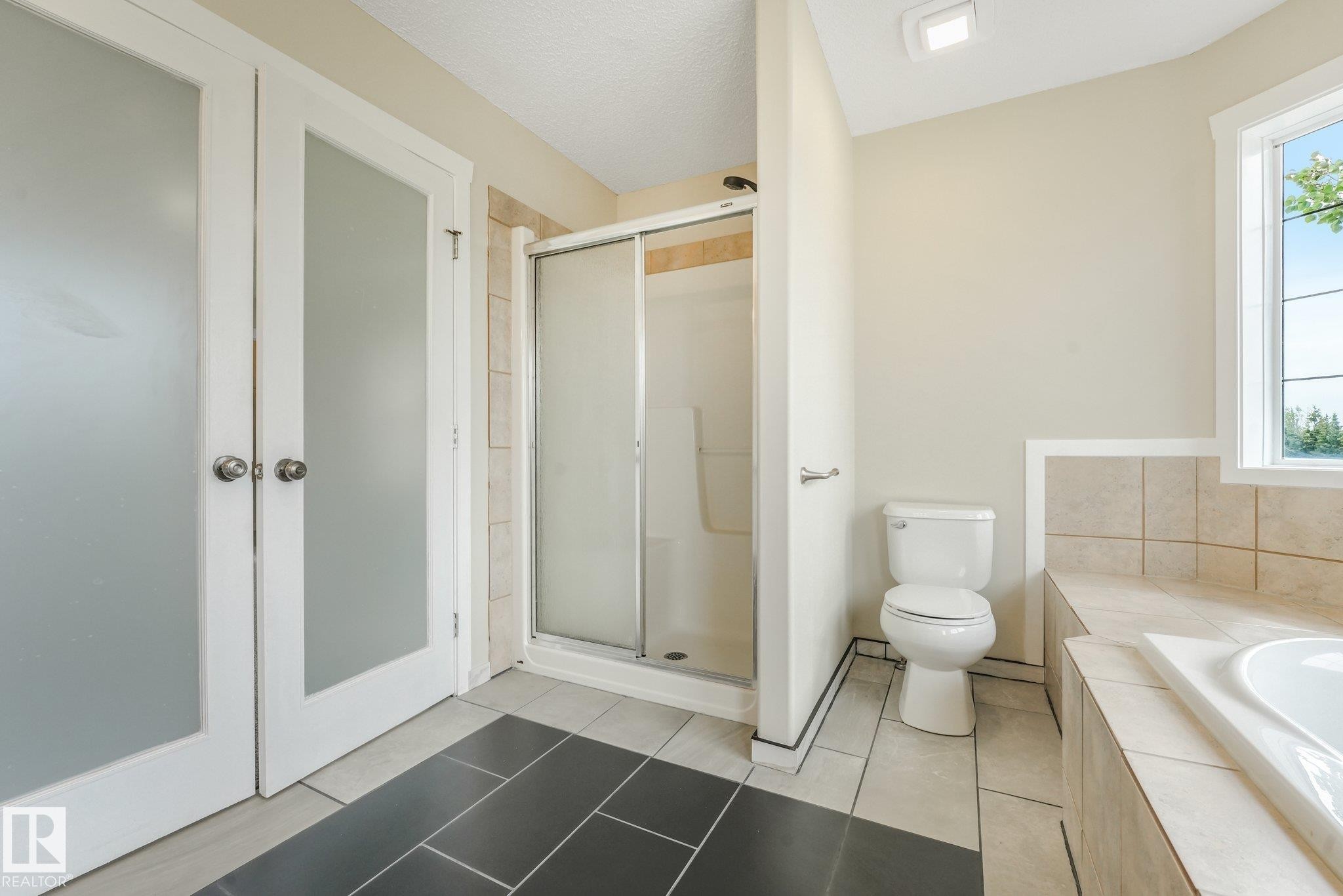 16523 89 Street Nw, Edmonton, AB - Indoor Photo Showing Bathroom