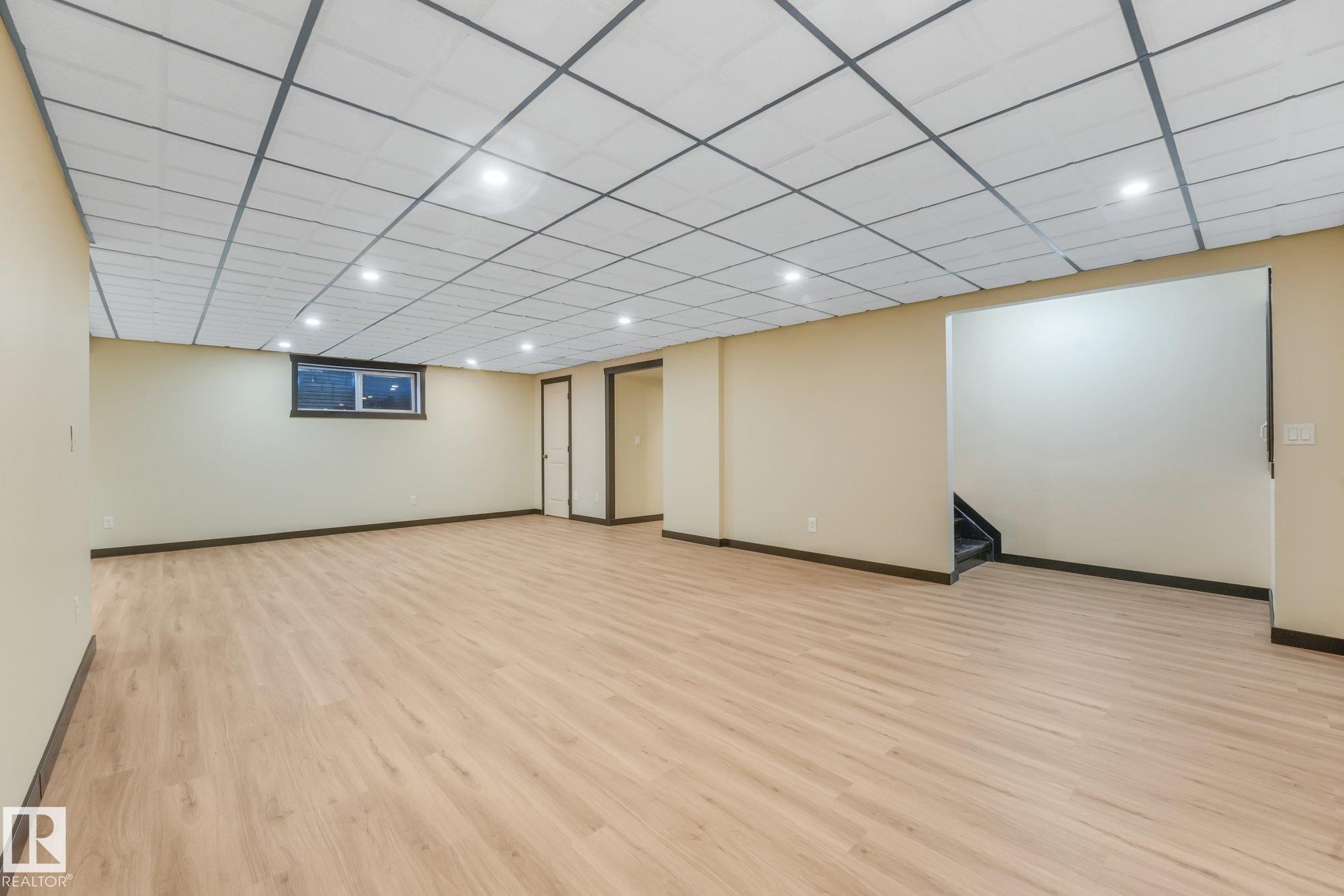16523 89 Street Nw, Edmonton, AB - Indoor