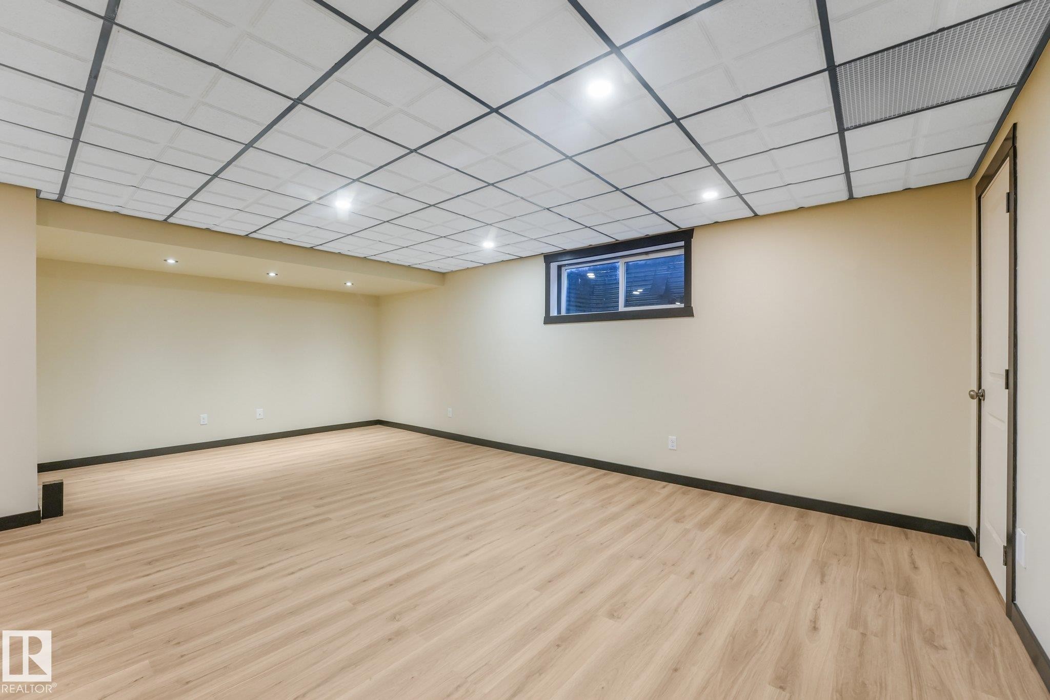 16523 89 Street Nw, Edmonton, AB - Indoor Photo Showing Other Room