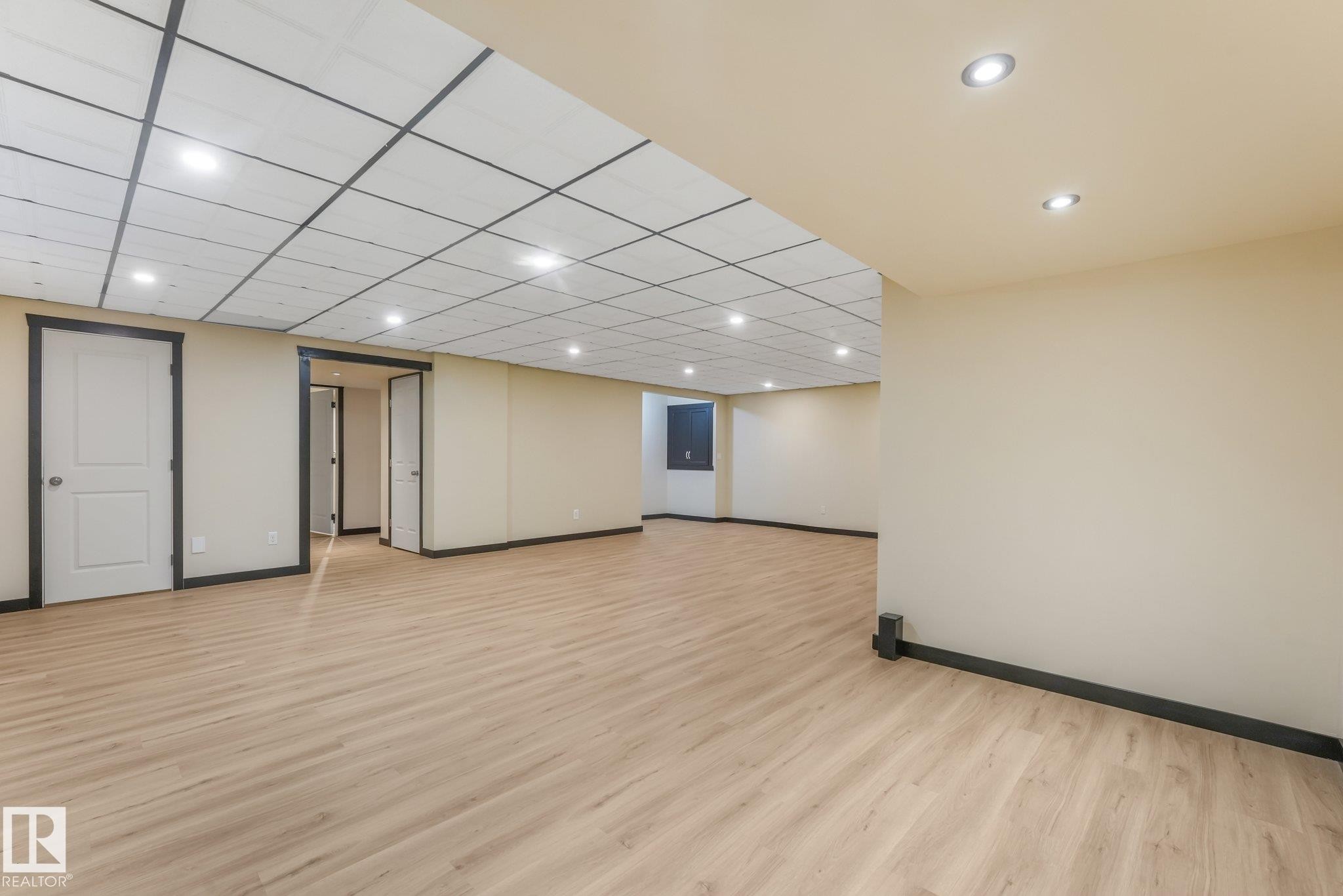 16523 89 Street Nw, Edmonton, AB - Indoor