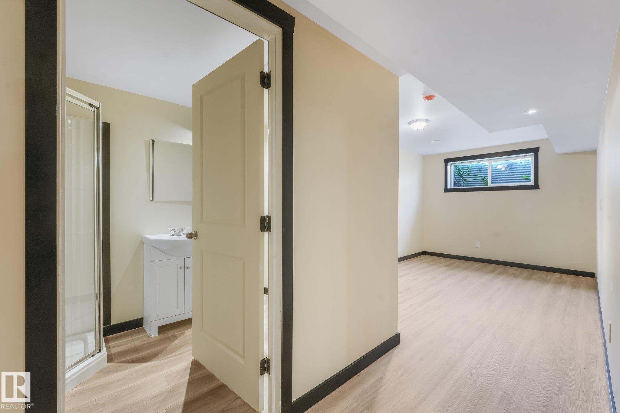 16523 89 Street Nw, Edmonton, AB - Indoor Photo Showing Other Room