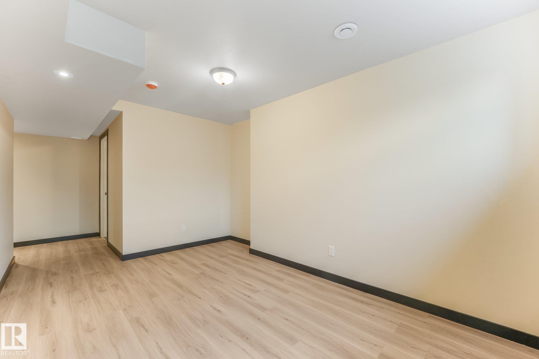 16523 89 Street Nw, Edmonton, AB - Indoor Photo Showing Other Room