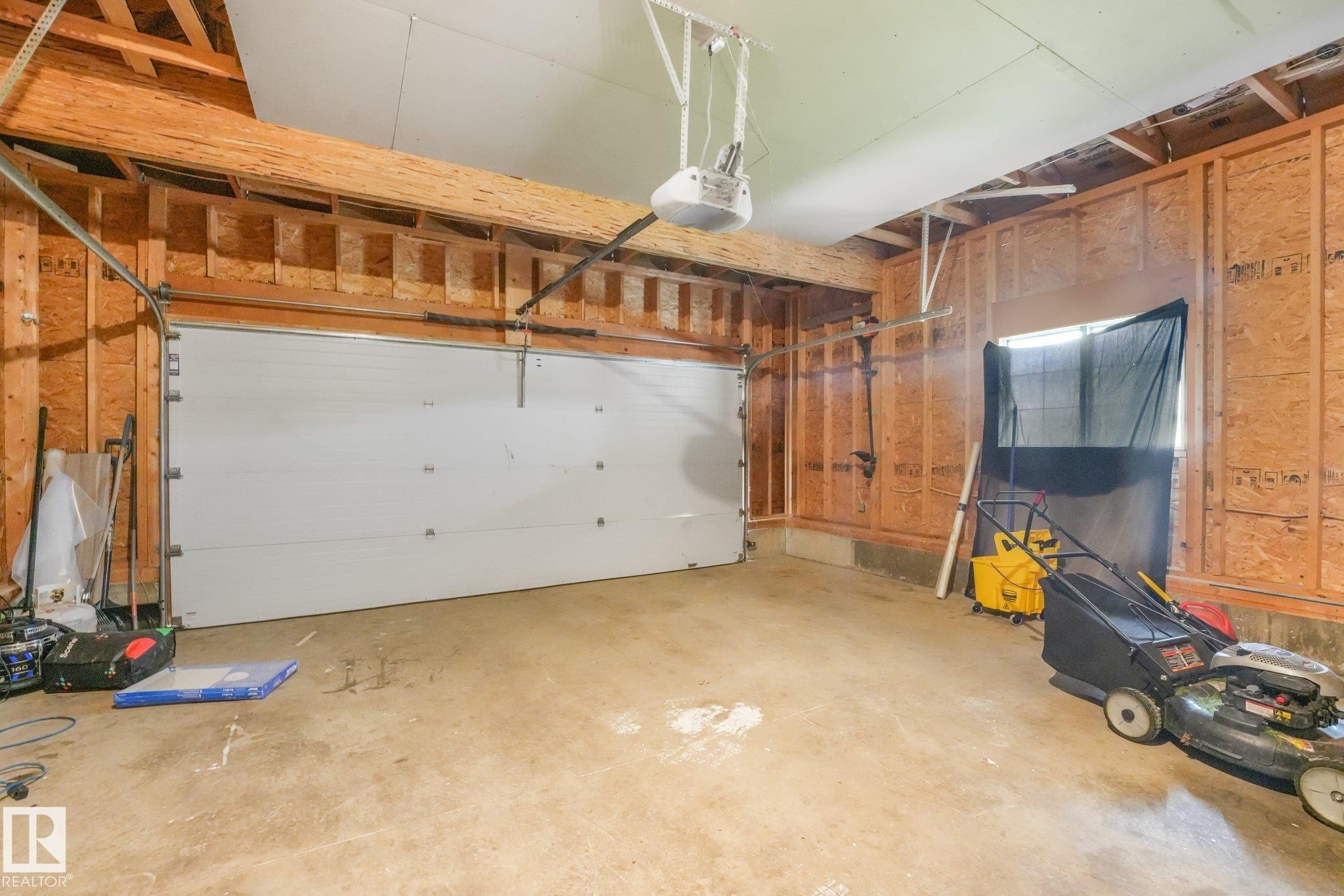 16523 89 Street Nw, Edmonton, AB - Indoor Photo Showing Garage