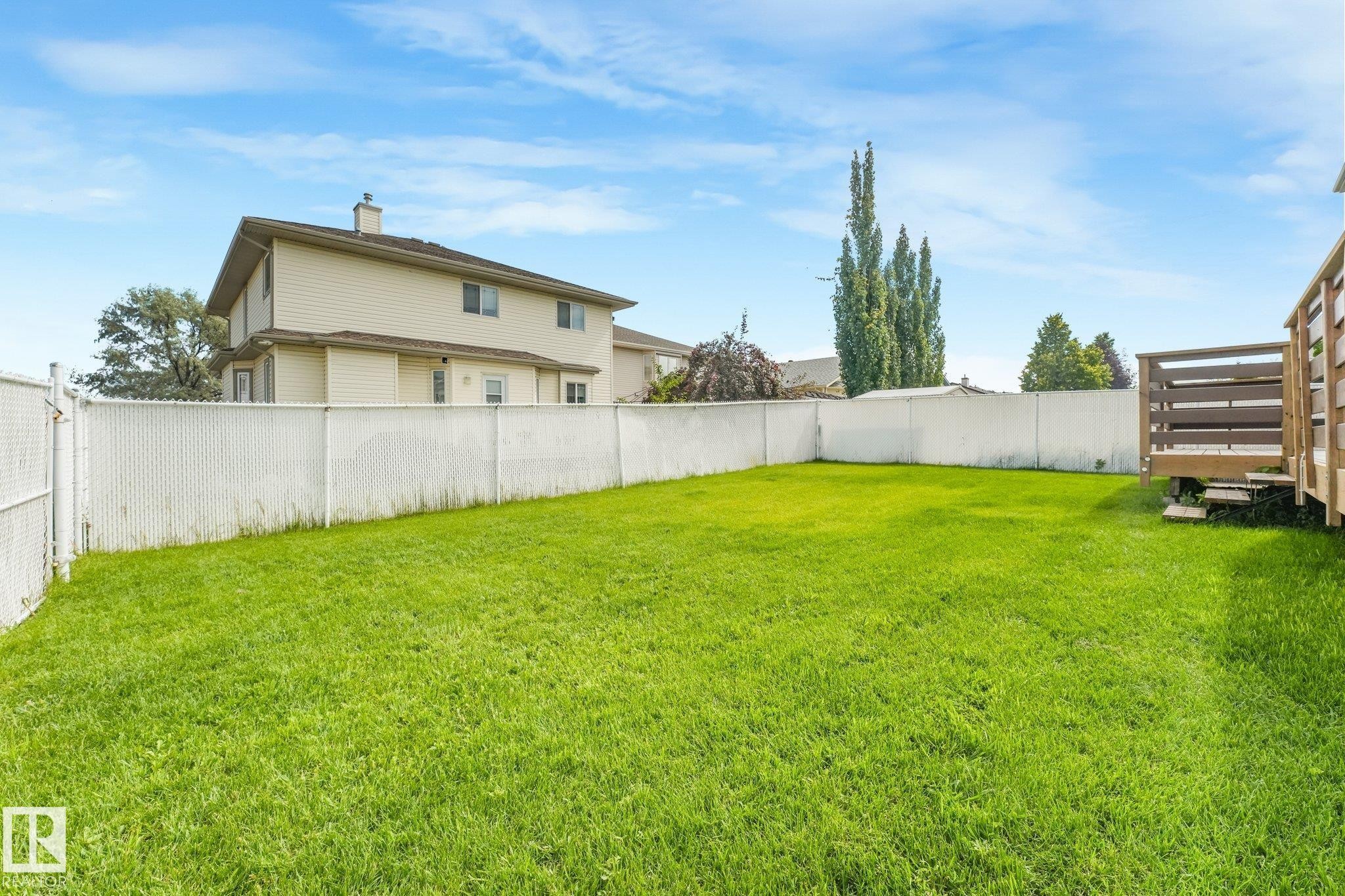 16523 89 Street Nw, Edmonton, AB - Outdoor
