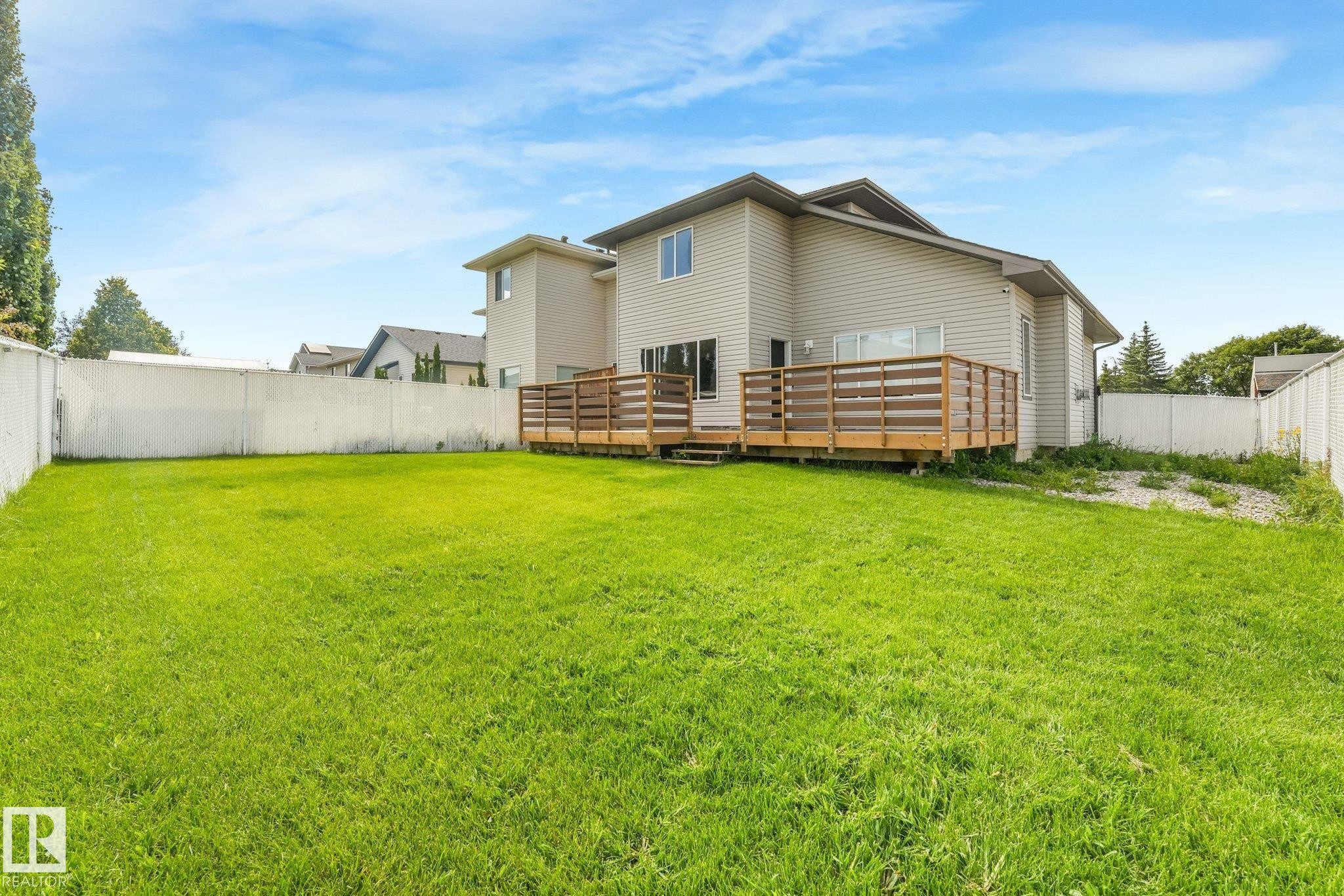 16523 89 Street Nw, Edmonton, AB - Outdoor