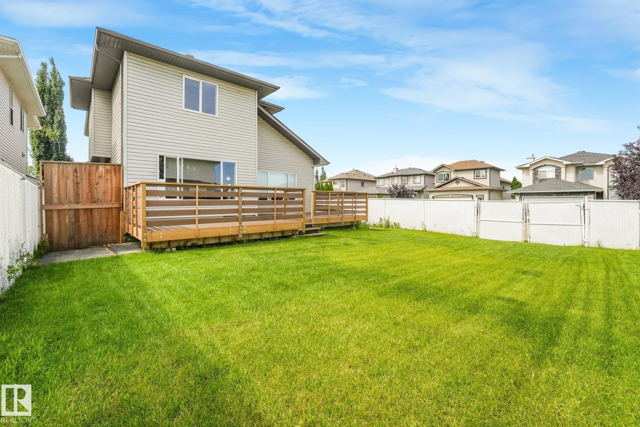 16523 89 Street Nw, Edmonton, AB - Outdoor