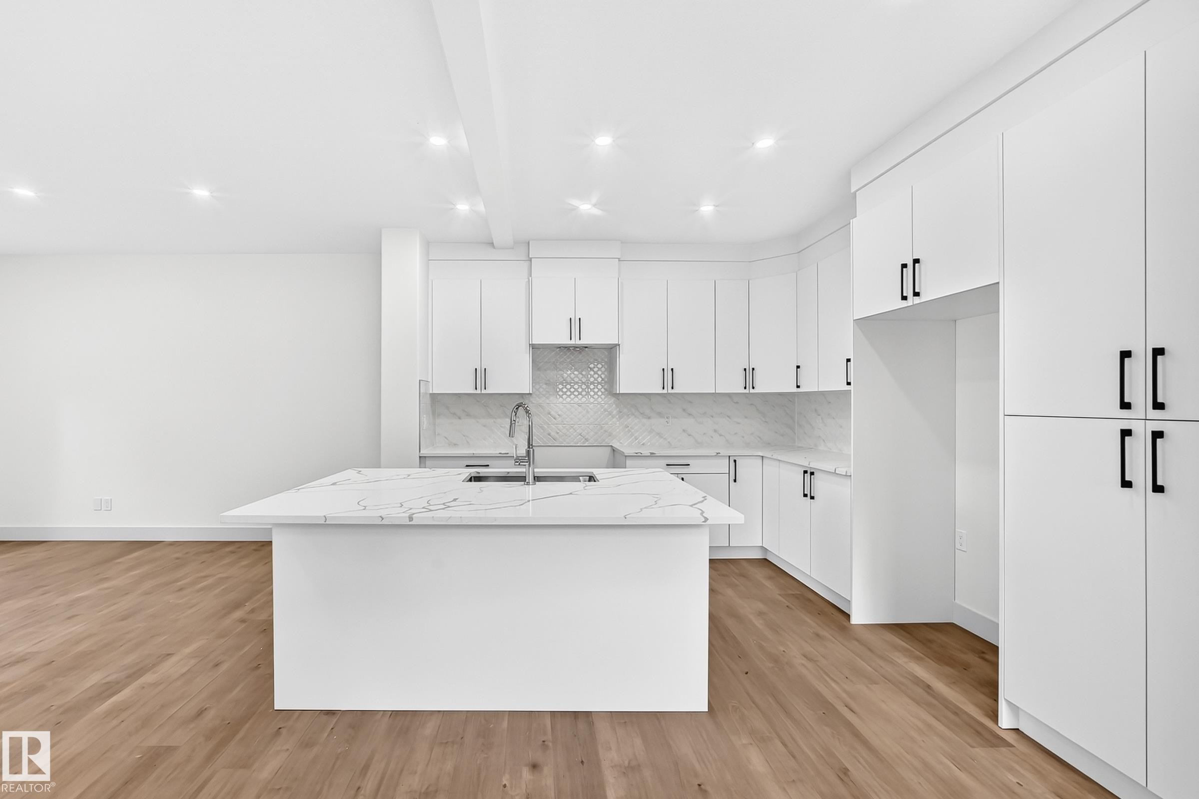 12411 86 Street Nw, Edmonton, AB - Indoor Photo Showing Kitchen With Upgraded Kitchen
