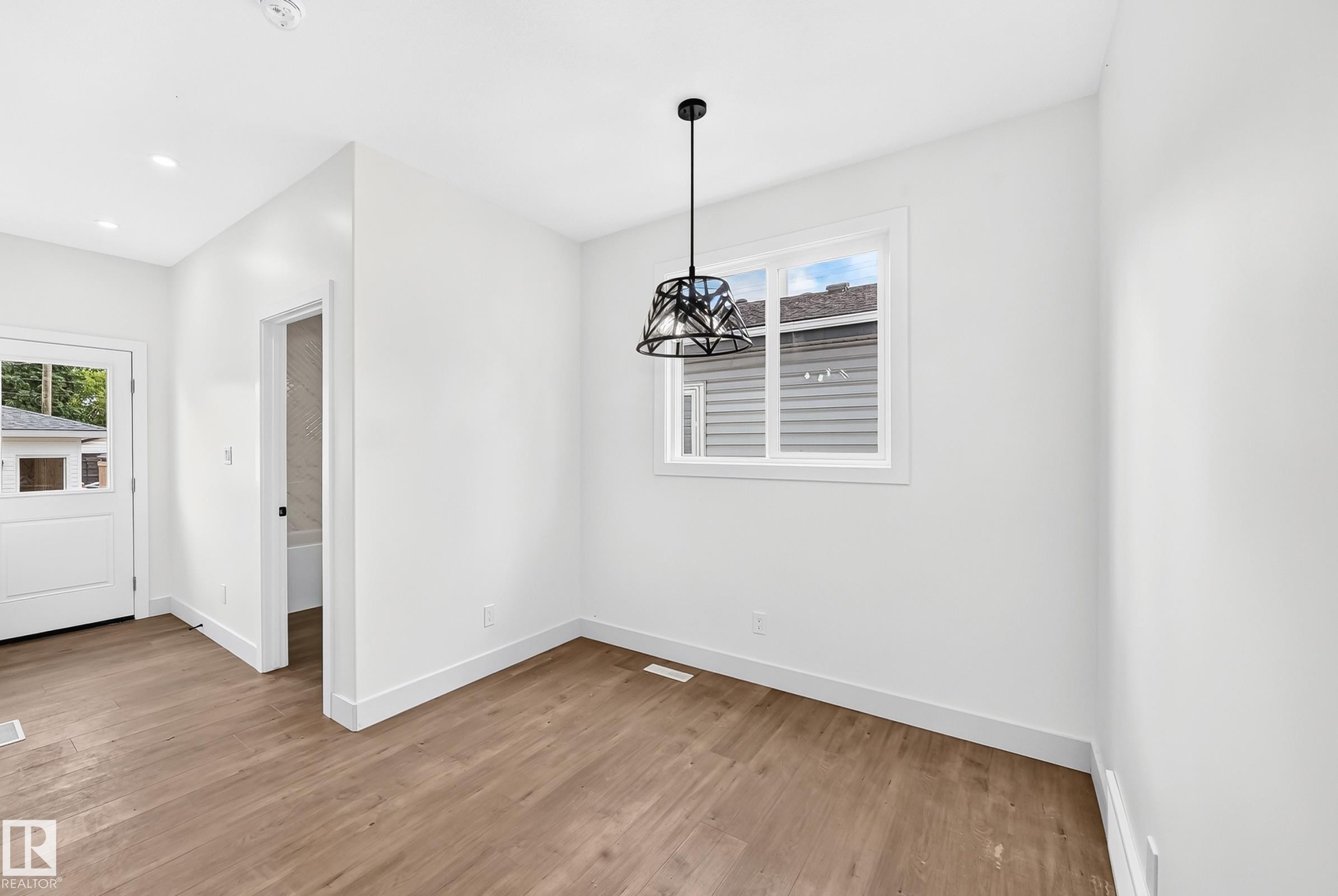 12411 86 Street Nw, Edmonton, AB - Indoor Photo Showing Other Room