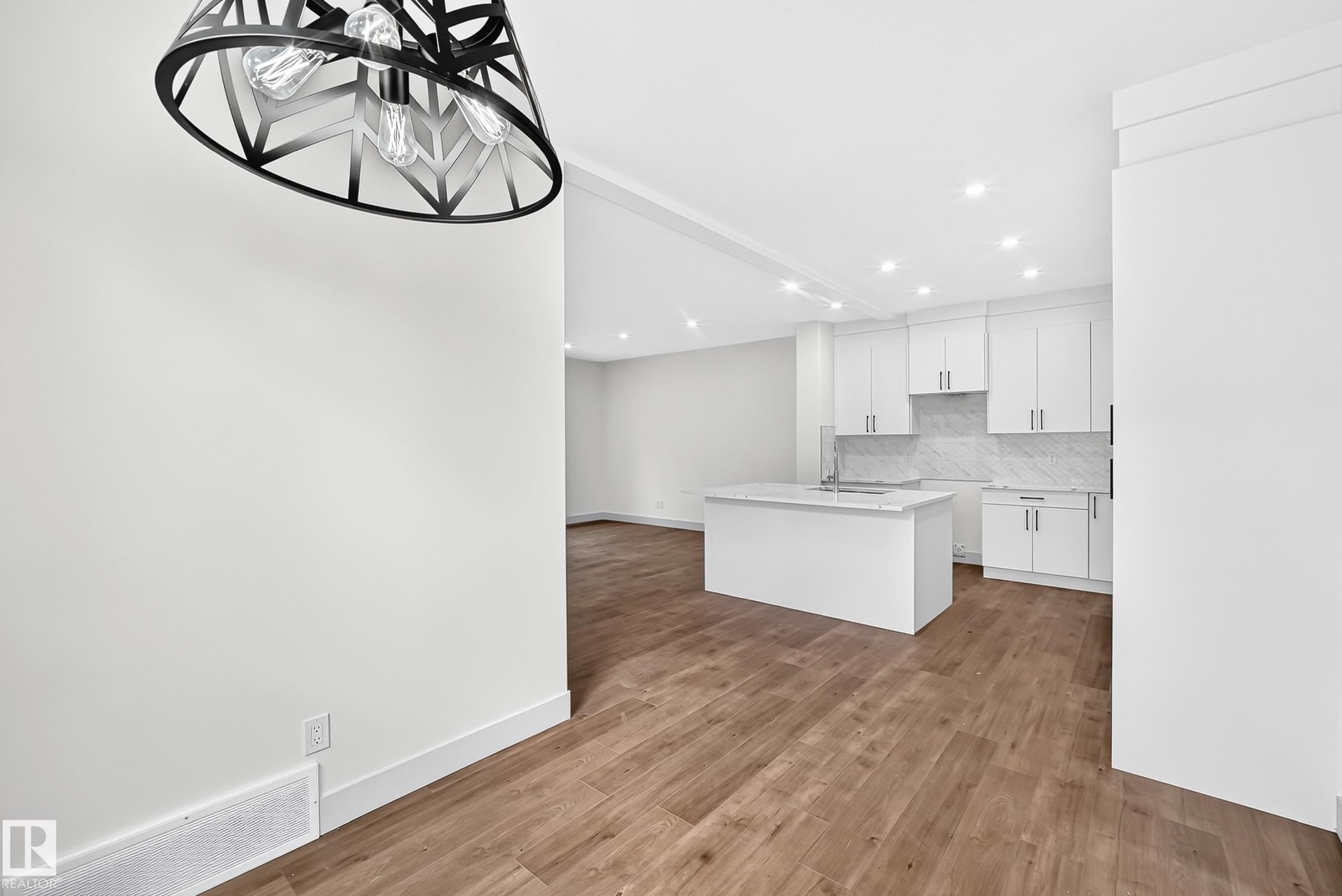 12411 86 Street Nw, Edmonton, AB - Indoor Photo Showing Kitchen