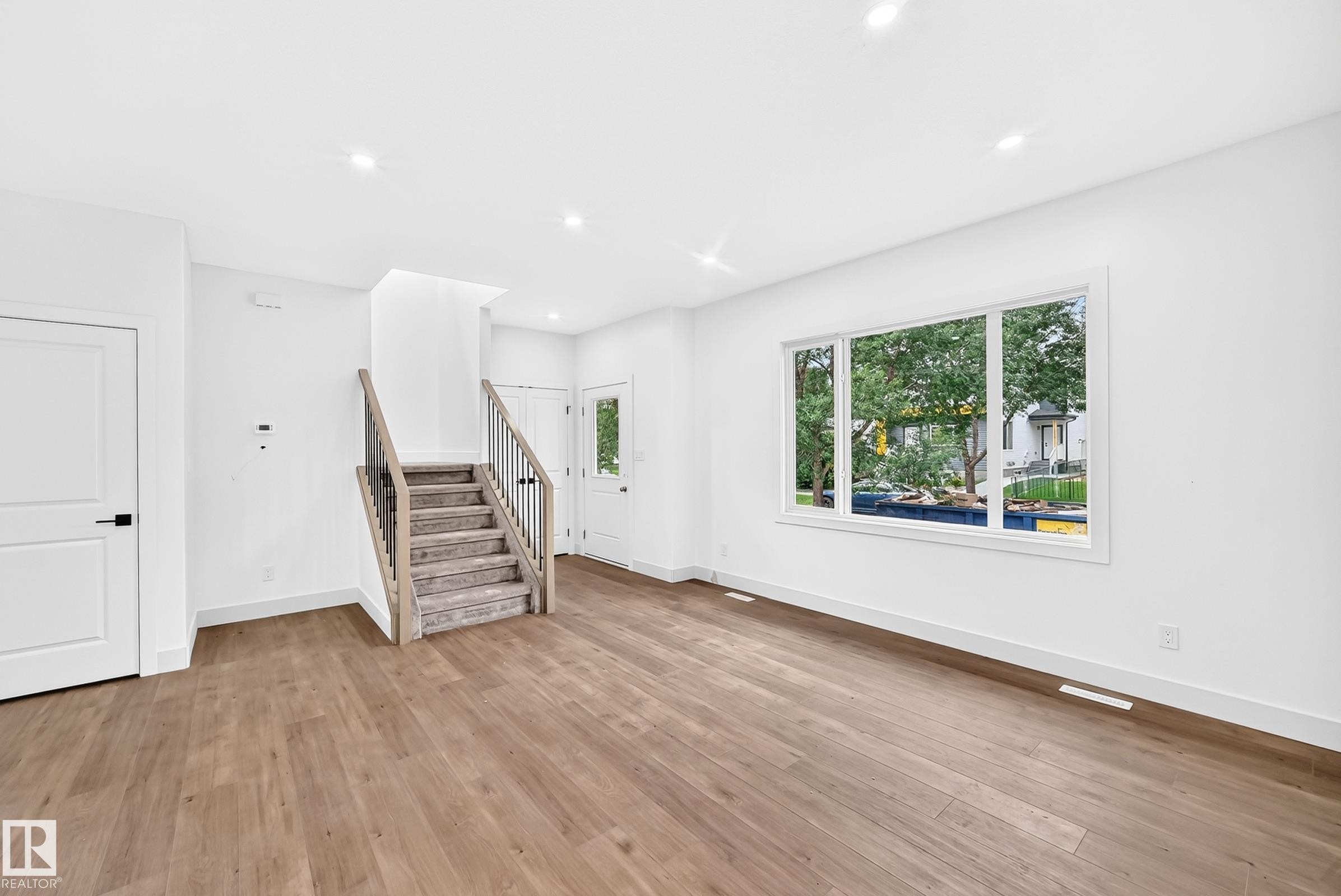 12411 86 Street Nw, Edmonton, AB - Indoor