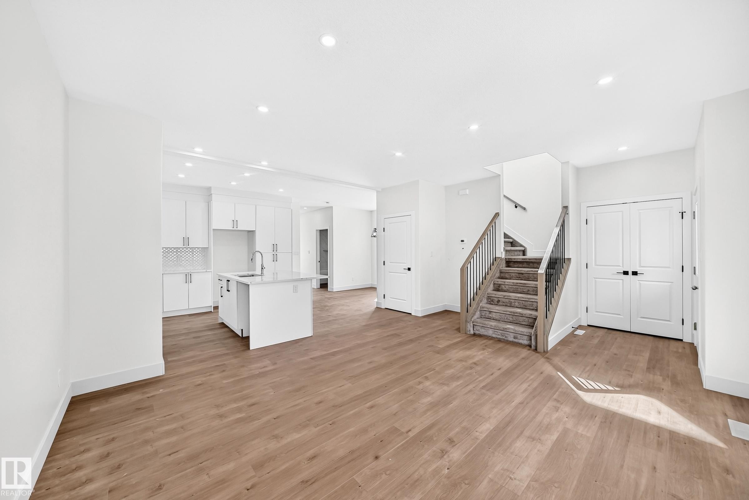 12411 86 Street Nw, Edmonton, AB - Indoor Photo Showing Kitchen