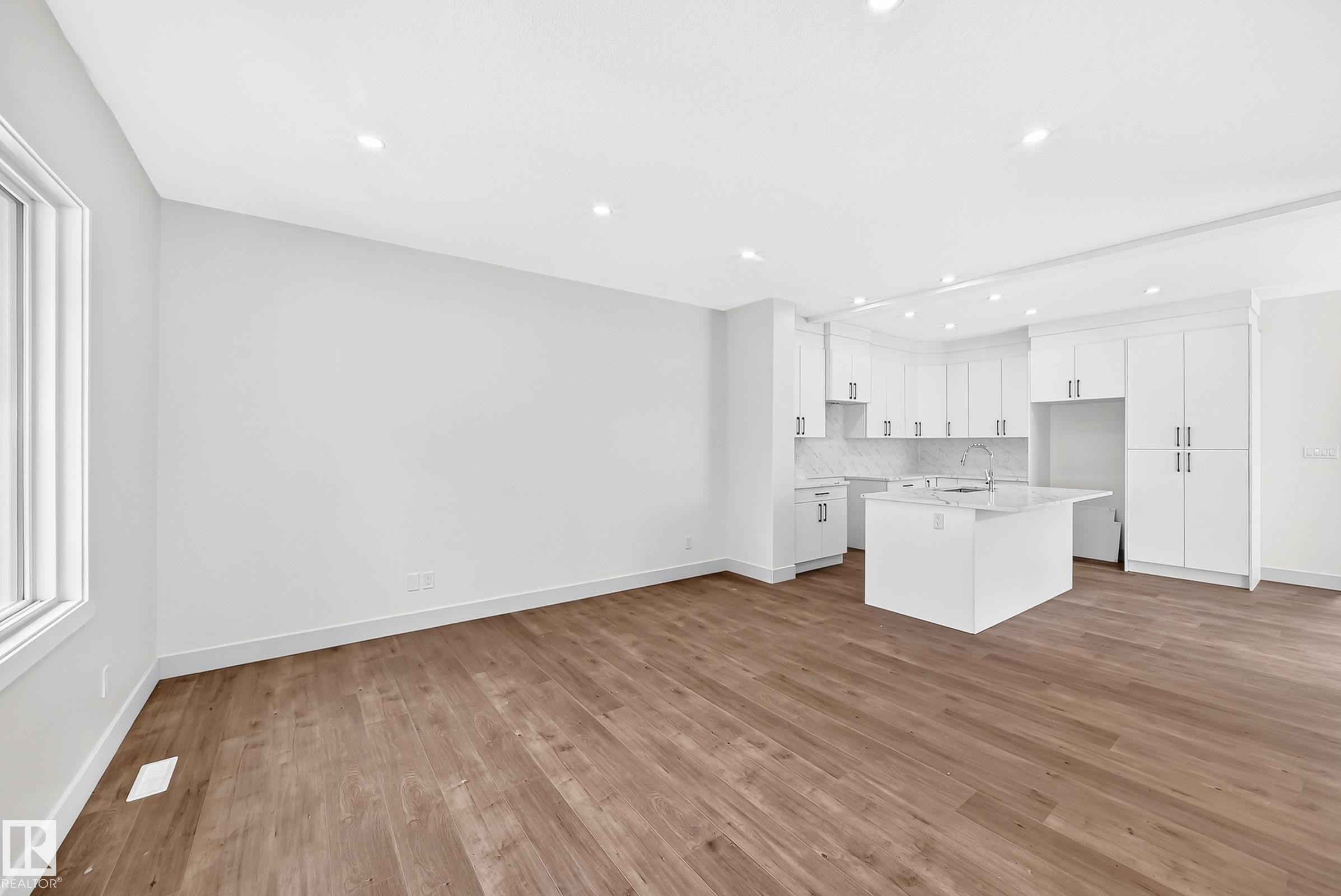 12411 86 Street Nw, Edmonton, AB - Indoor Photo Showing Kitchen