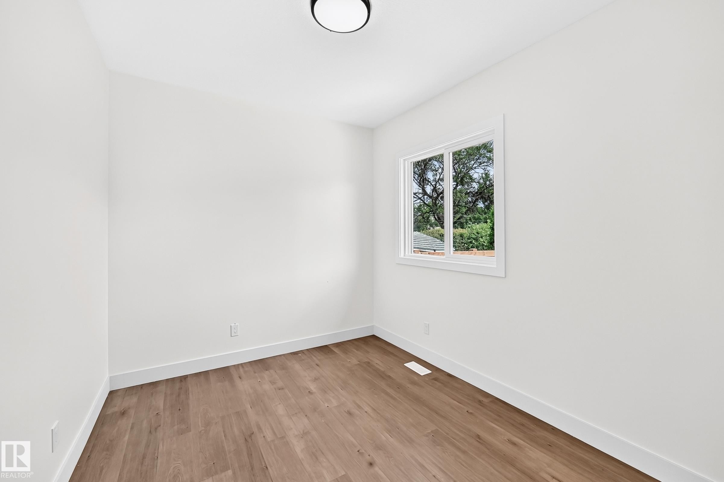 12411 86 Street Nw, Edmonton, AB - Indoor Photo Showing Other Room
