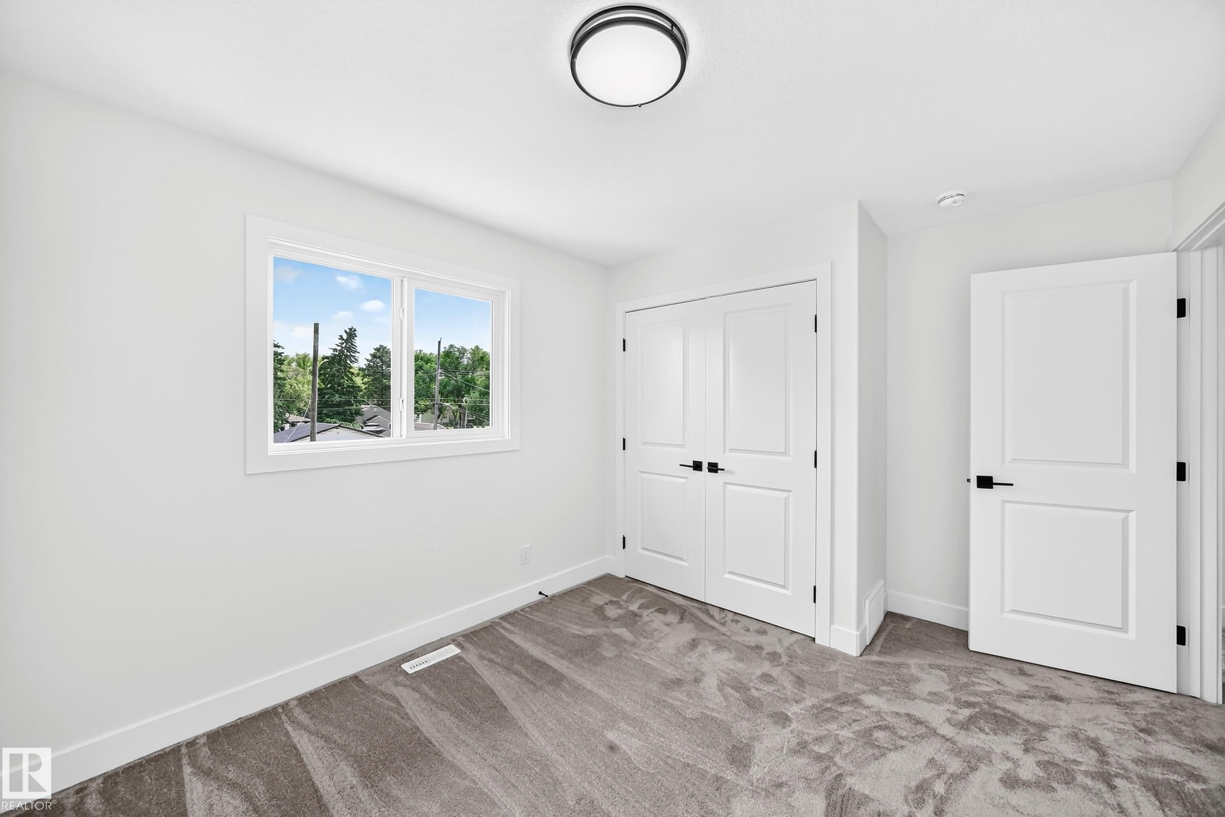 12411 86 Street Nw, Edmonton, AB - Indoor Photo Showing Other Room