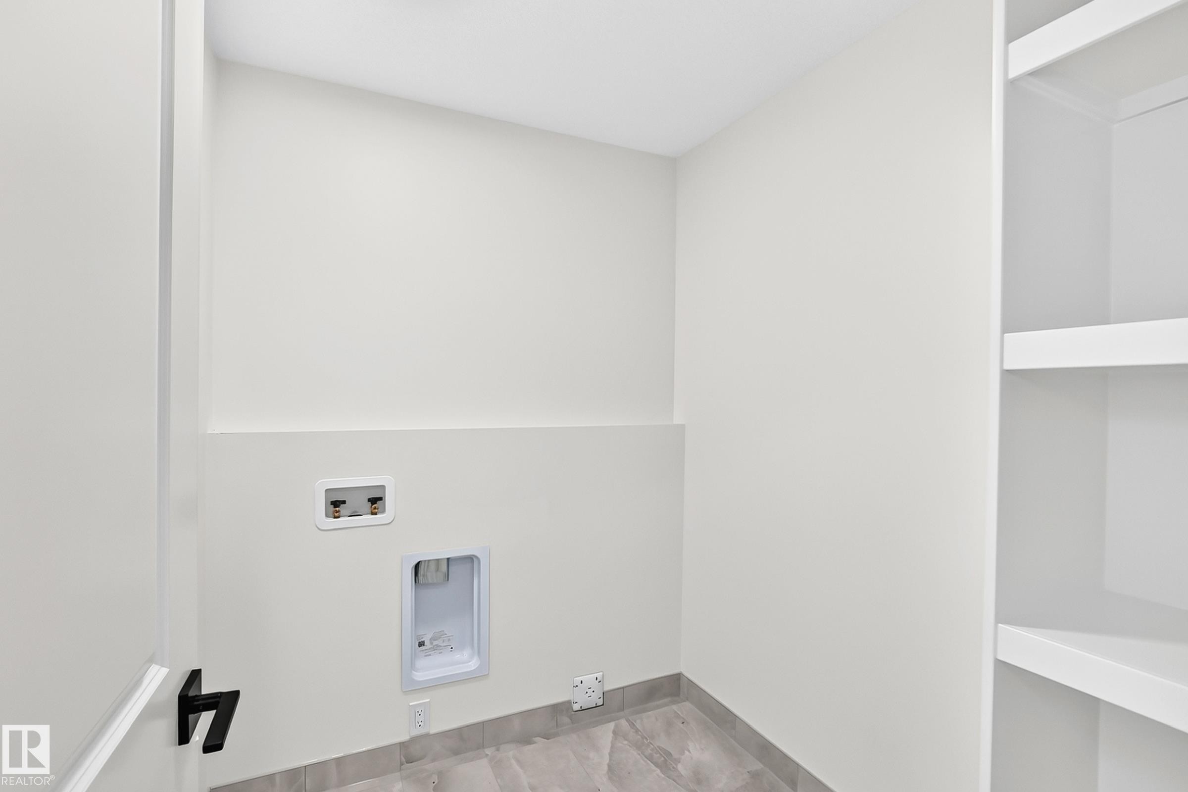 12411 86 Street Nw, Edmonton, AB - Indoor Photo Showing Other Room