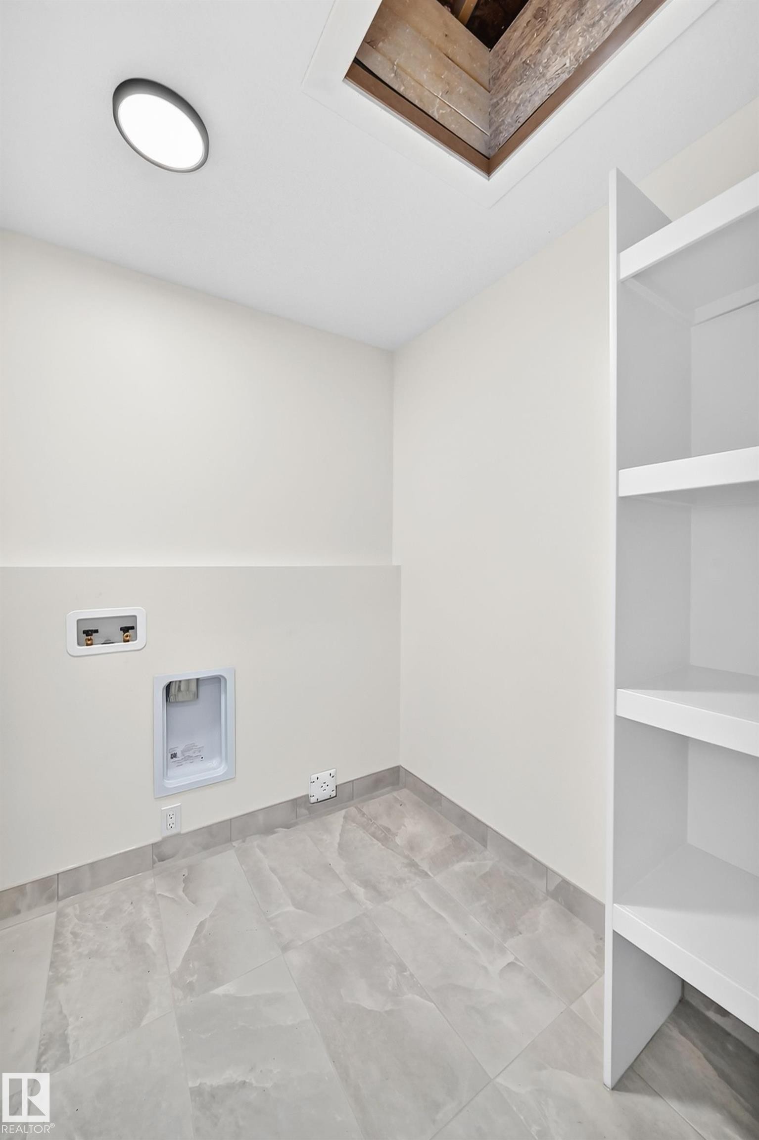 12411 86 Street Nw, Edmonton, AB - Indoor