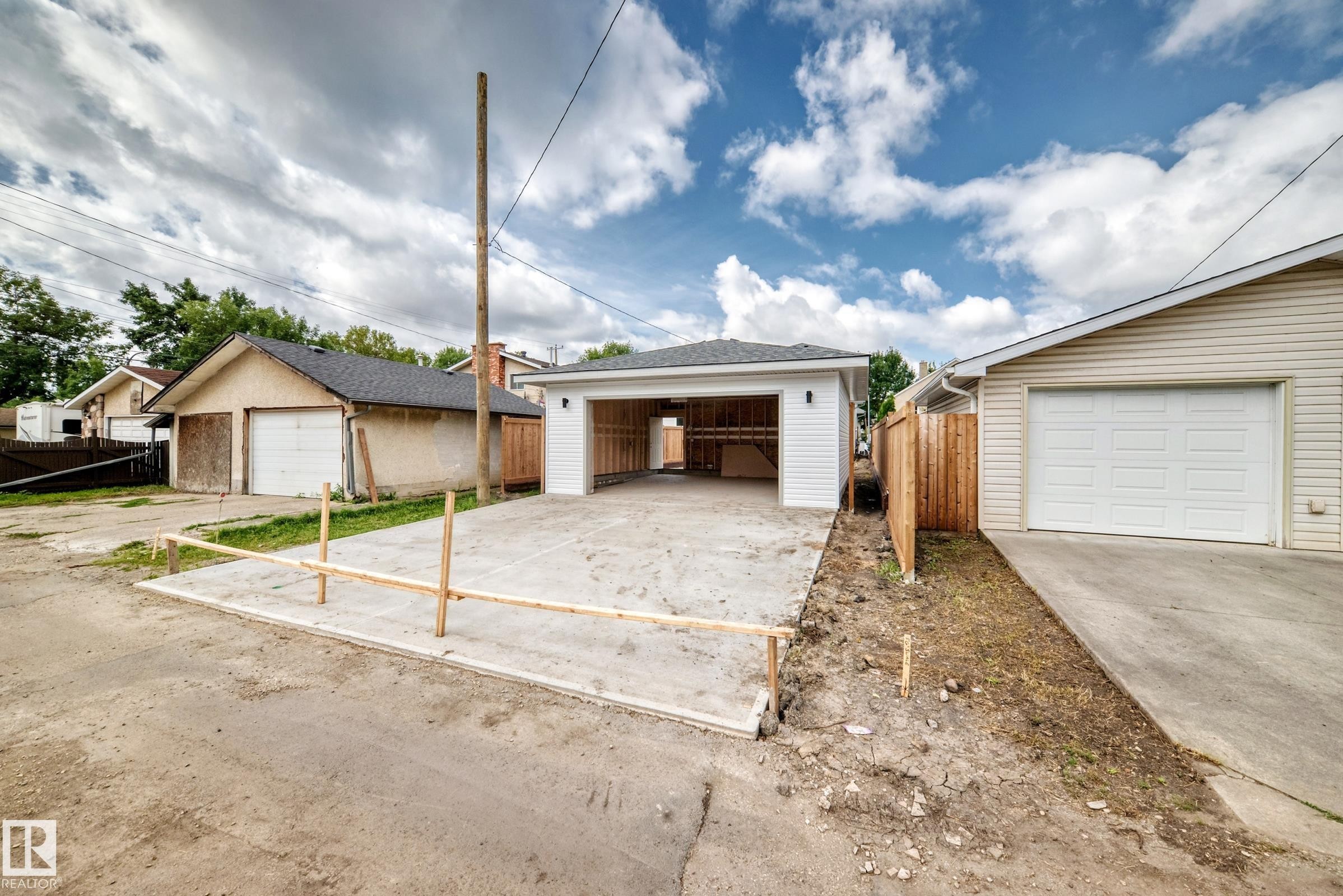 12411 86 Street Nw, Edmonton, AB - Outdoor