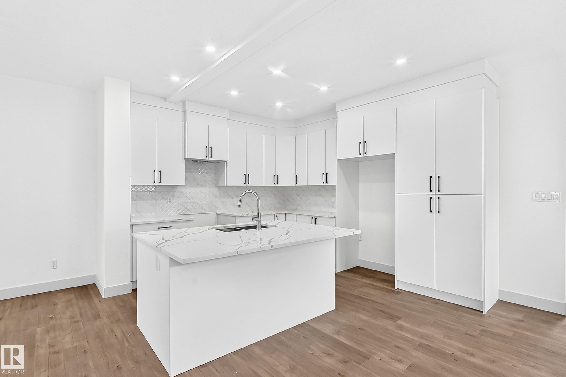 12411 86 Street Nw, Edmonton, AB - Indoor Photo Showing Kitchen