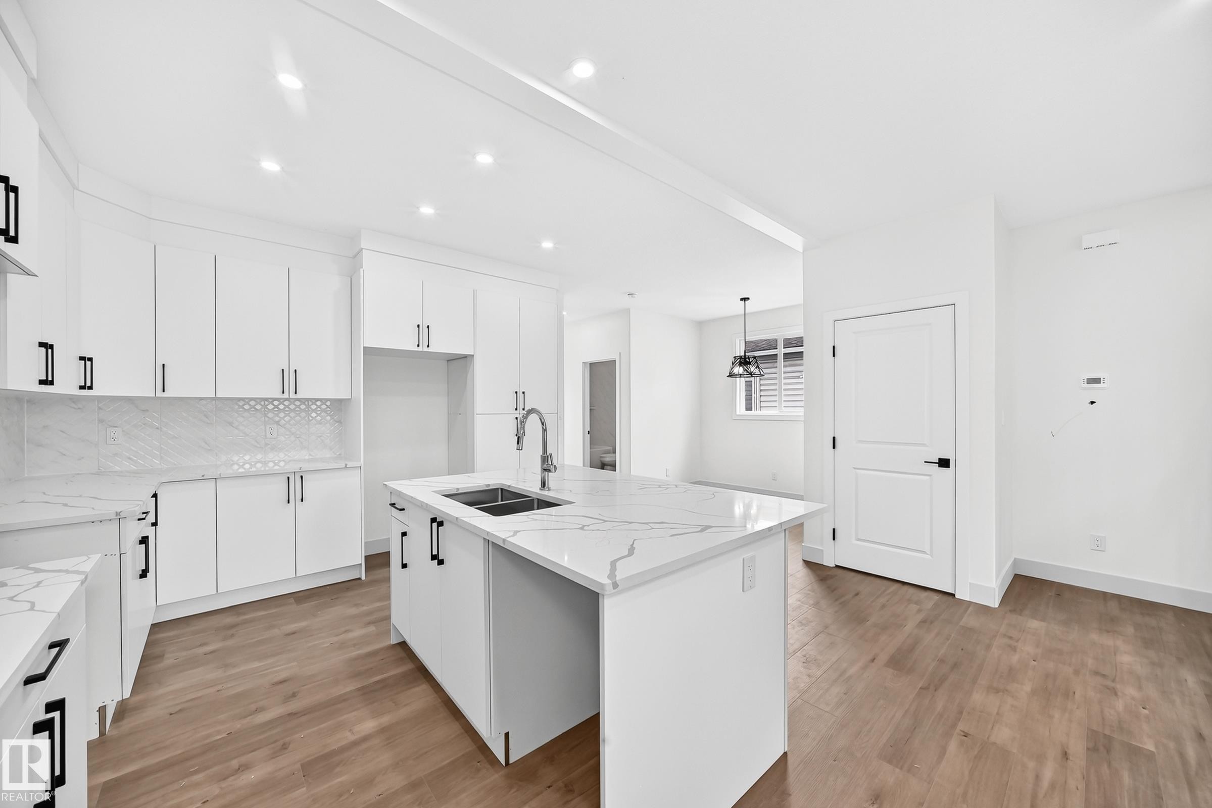 12411 86 Street Nw, Edmonton, AB - Indoor Photo Showing Kitchen With Double Sink With Upgraded Kitchen