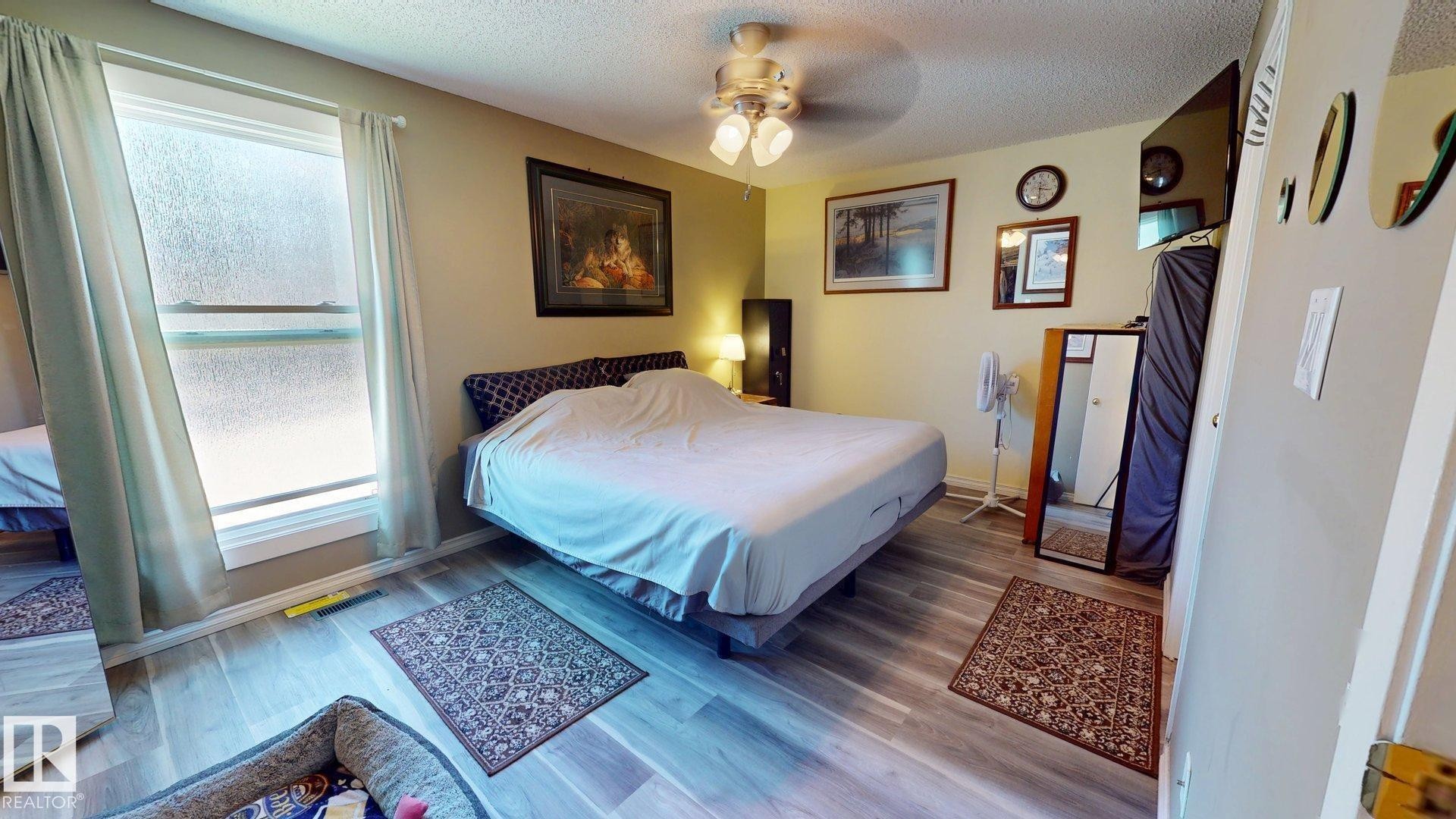 1102 Saddleback Road Nw, Edmonton, AB - Indoor Photo Showing Bedroom