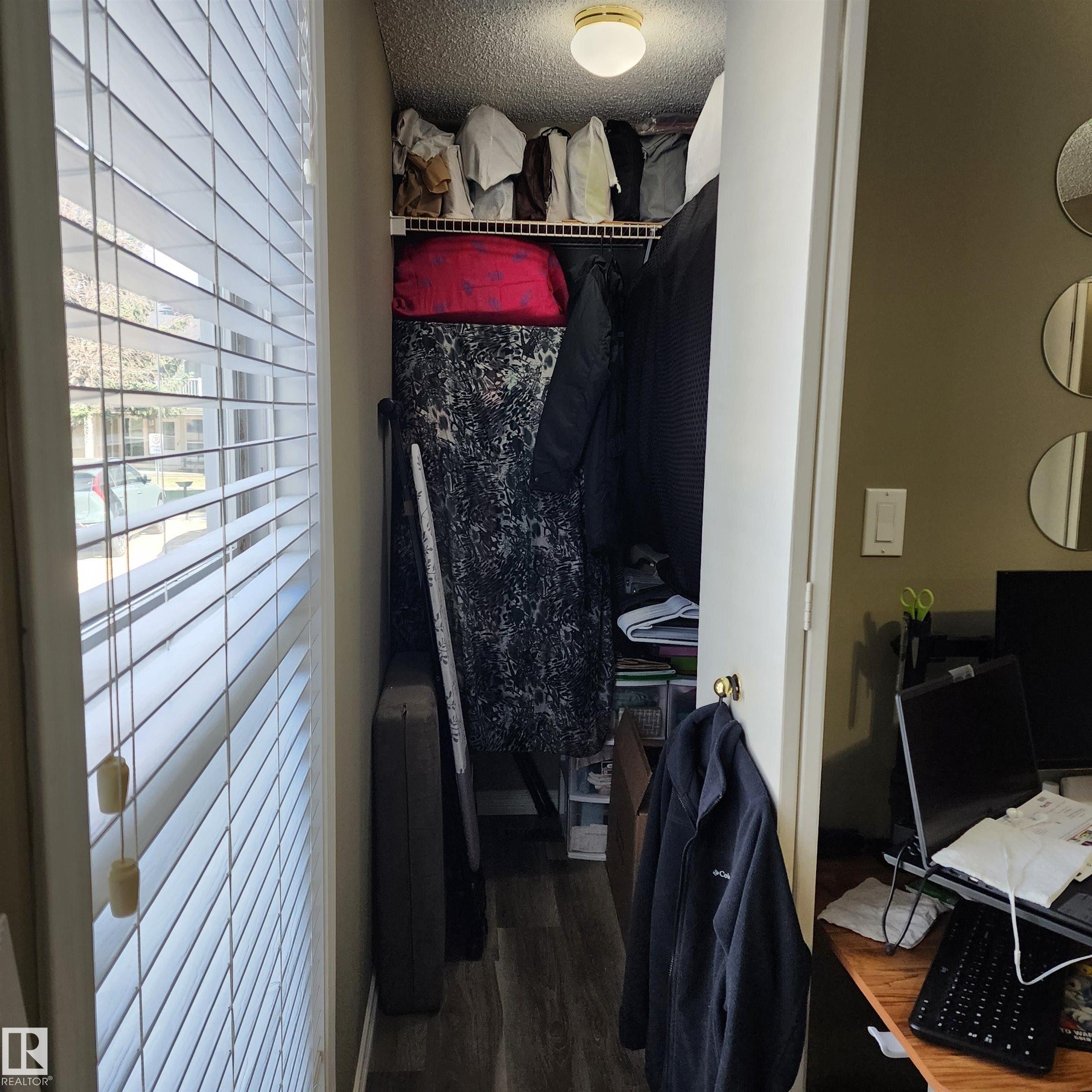 1102 Saddleback Road Nw, Edmonton, AB - Indoor
